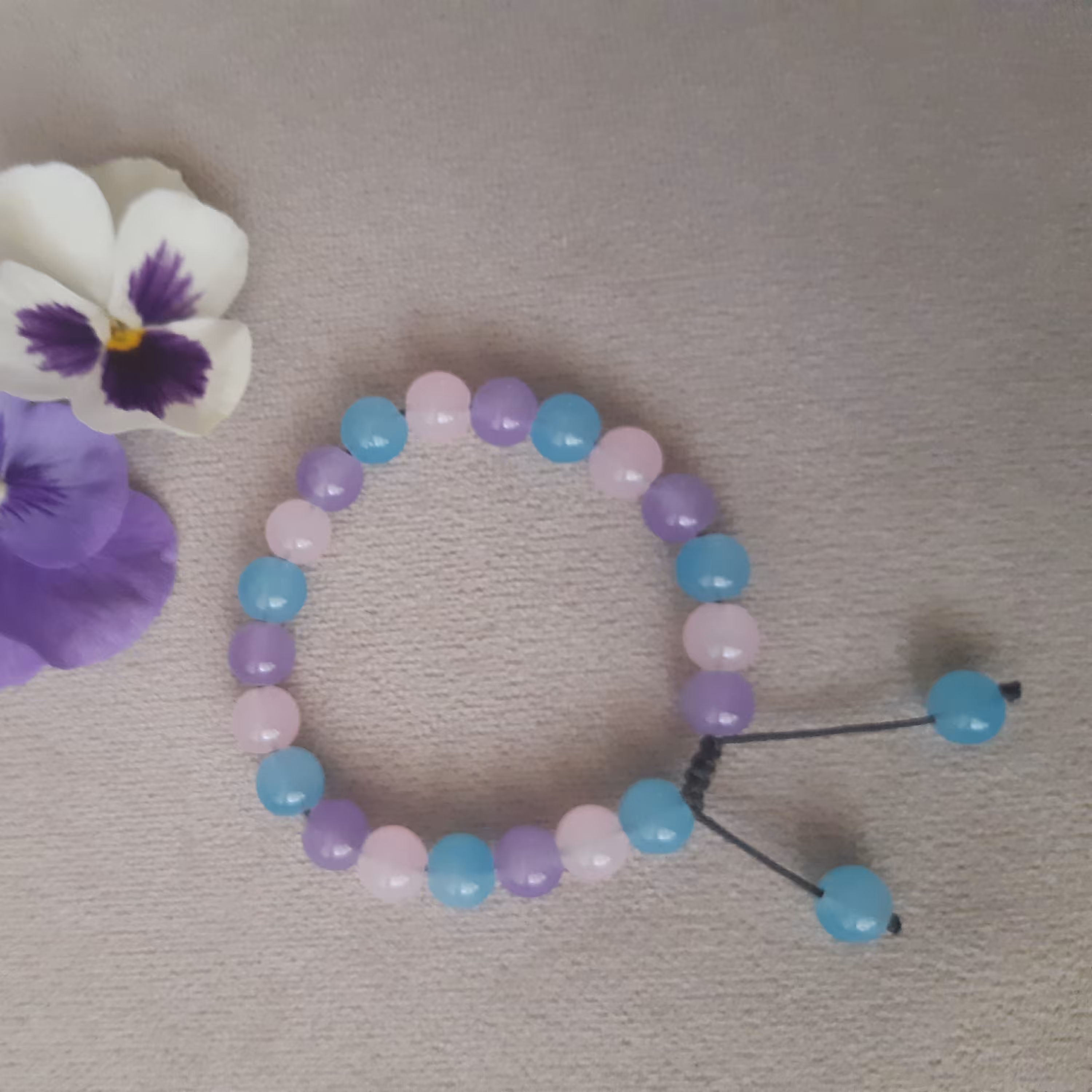 دستبند مهره  سنگی صورتی آبی یاسی با قفل کشویی مناسب برای همه سنین