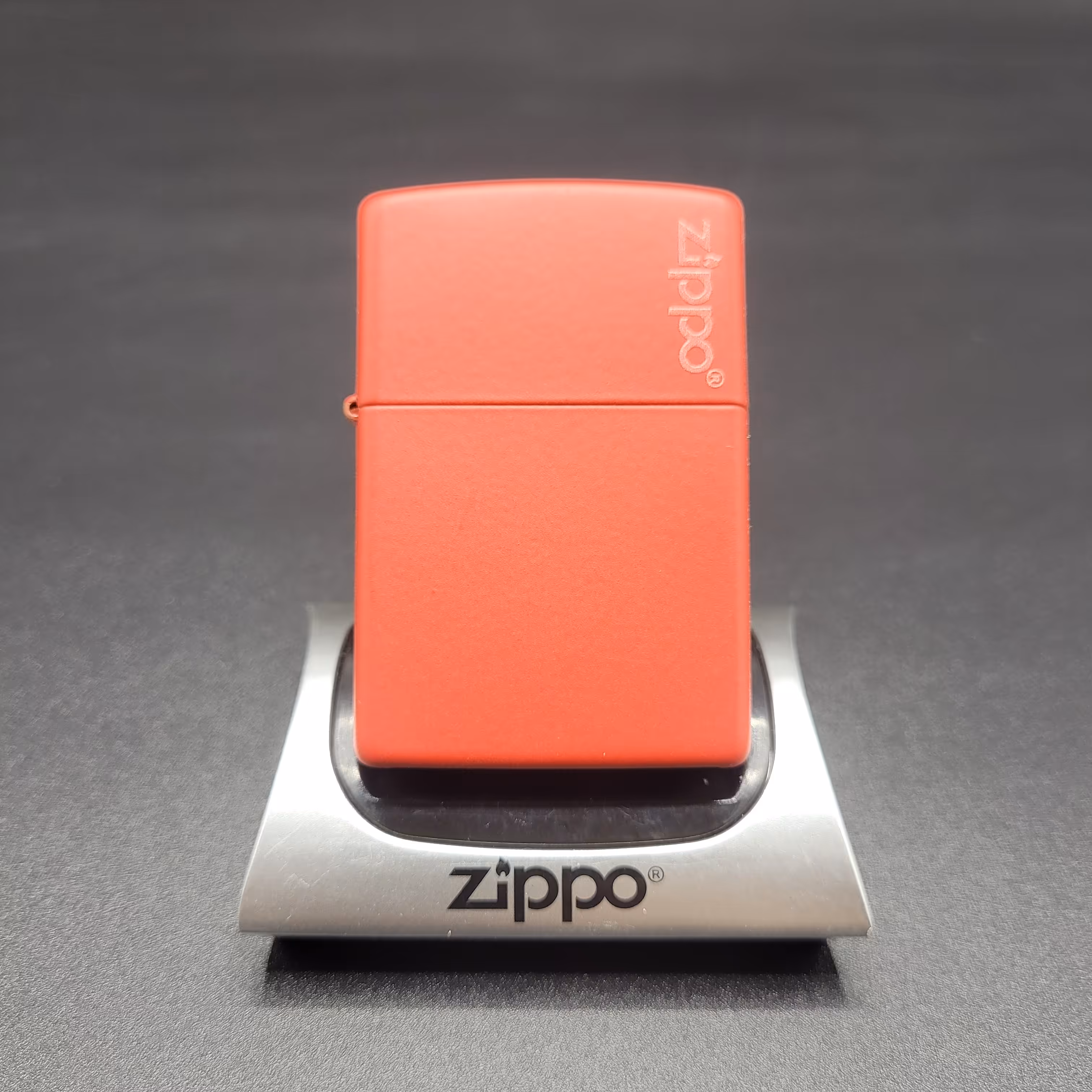 فندک قرمز رنگ لوگو دار زیپو اورجینال