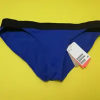 شورت از برند اچ اند ام H&M راحتی و بیکینی و مایو شنا سایز ایکس اسمال 34 و 32 برای 36 هم مناسبه و شاید 38 اسمارا ESMARA 