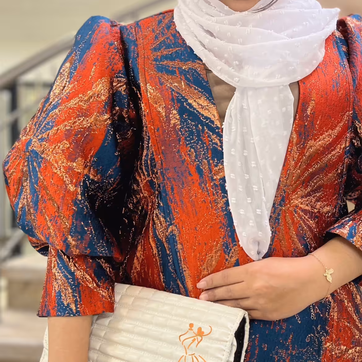 مانتو مزونی و مجلسی ژاکارد زربافت تافته  فری سایز  تک رنگ طرح شید
