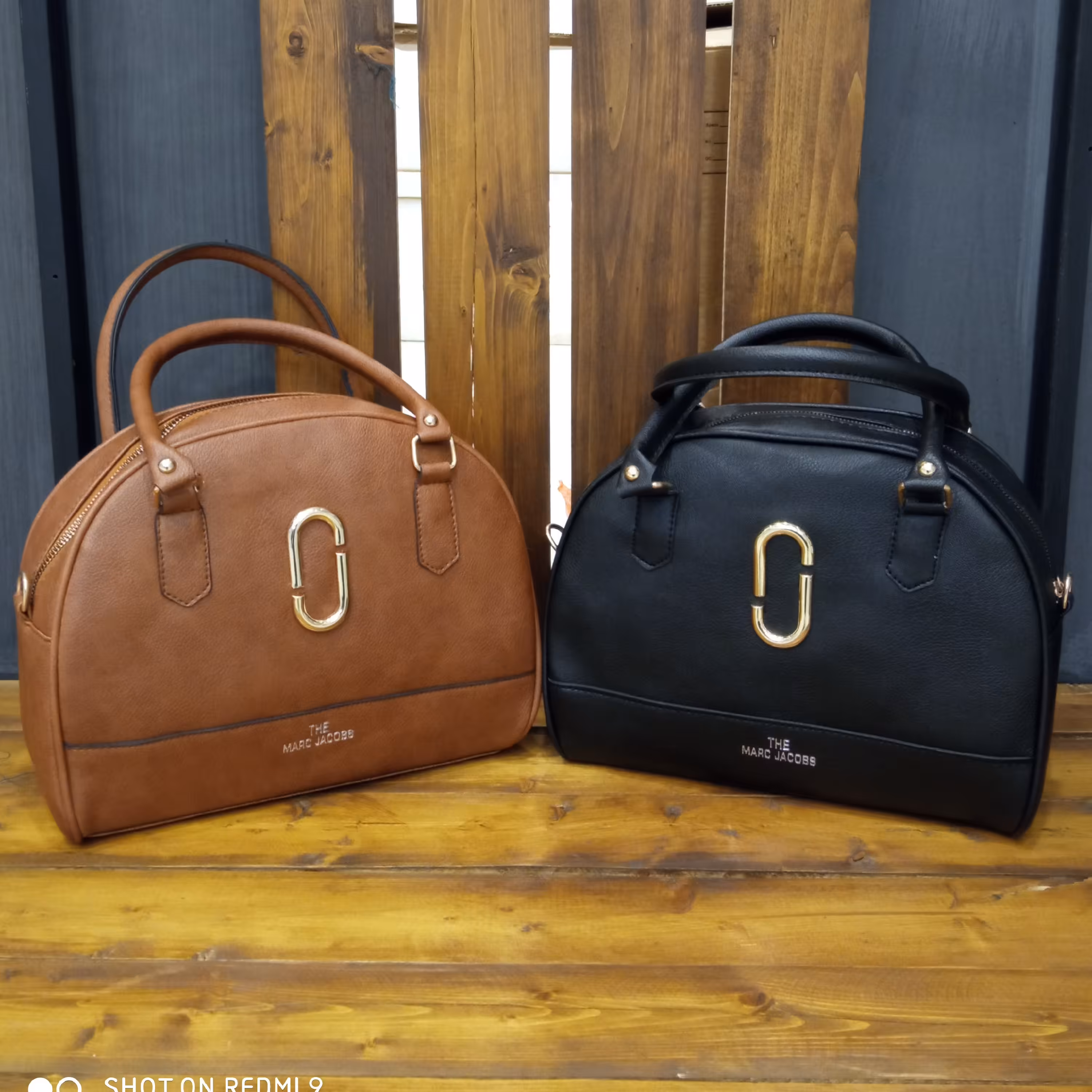 کیف زنانه دایره ایی همراه با بند بلند زنگ بندی مشکی و قهوه ایی