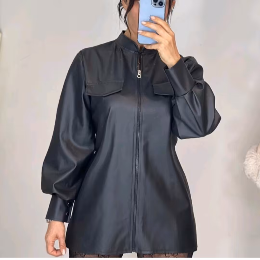 کت چرم ساده. 