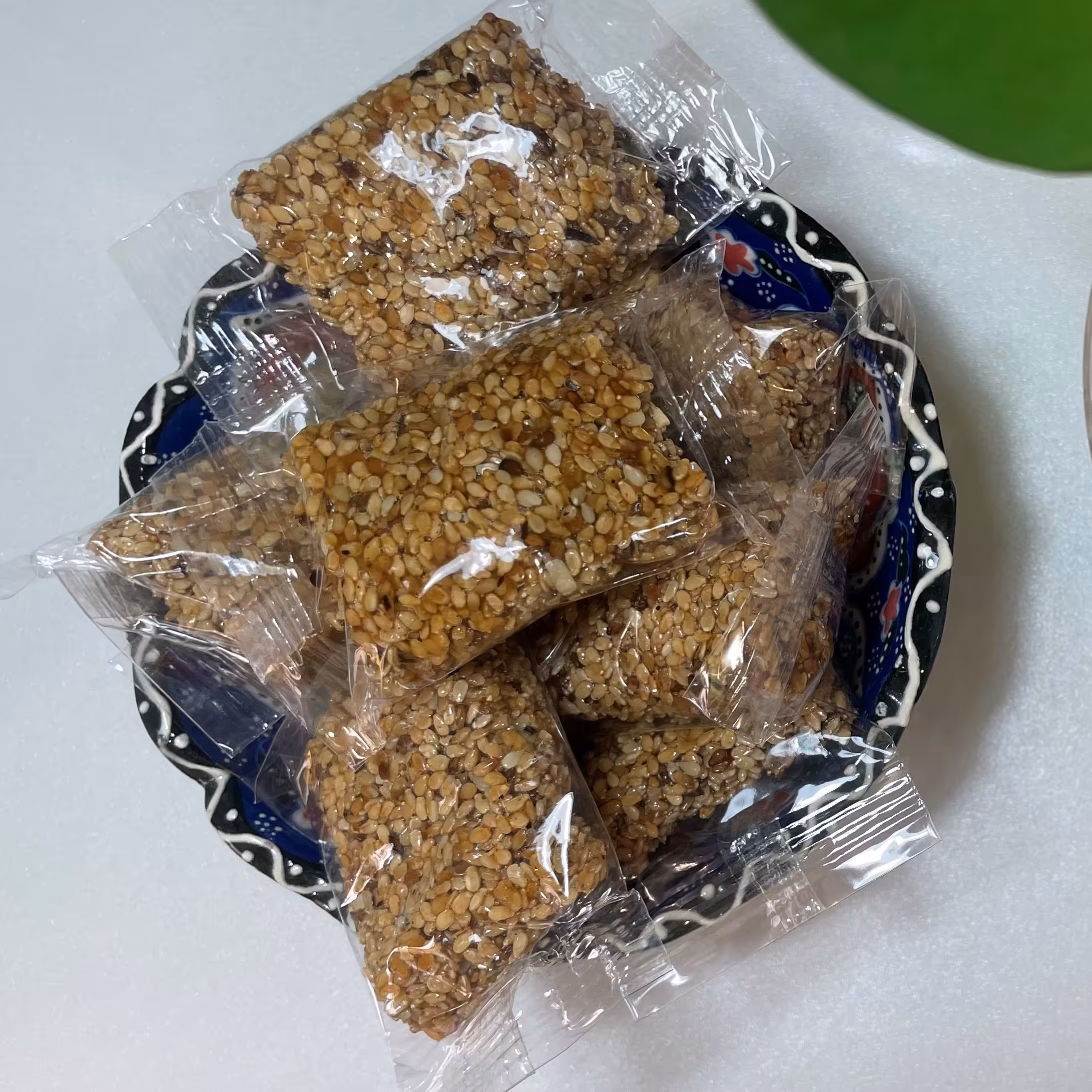 حلوا شکری کنجدی لقمه ای دزفول با بسته بندی500 گرمی