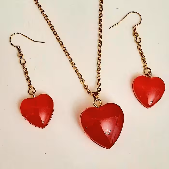 نیم ست  زنانه شب تاب رزینی مدل قلب قرمز حجمی و دو طرفه با زنجیر استیل رنگ ثابت و ضد حساسیت