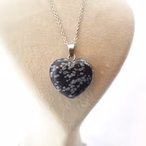 گردنبند سنگ ابسیدین لکه برفی کد ع100 قلبی