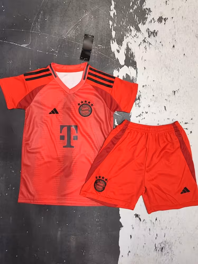 لباس اول بچه گانه بایرن مونیخ 2025