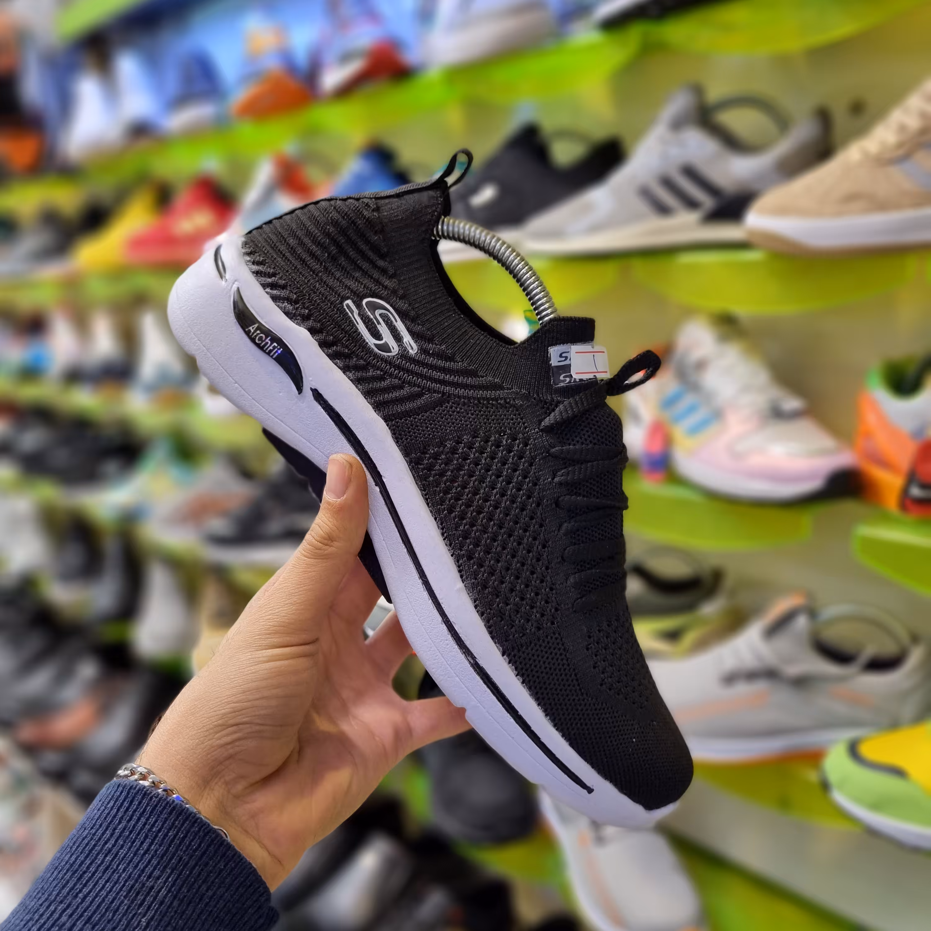 کفش مردانه سایز بندی 40تا45  ارسال رایگان  بسیار  سبک و راحت 