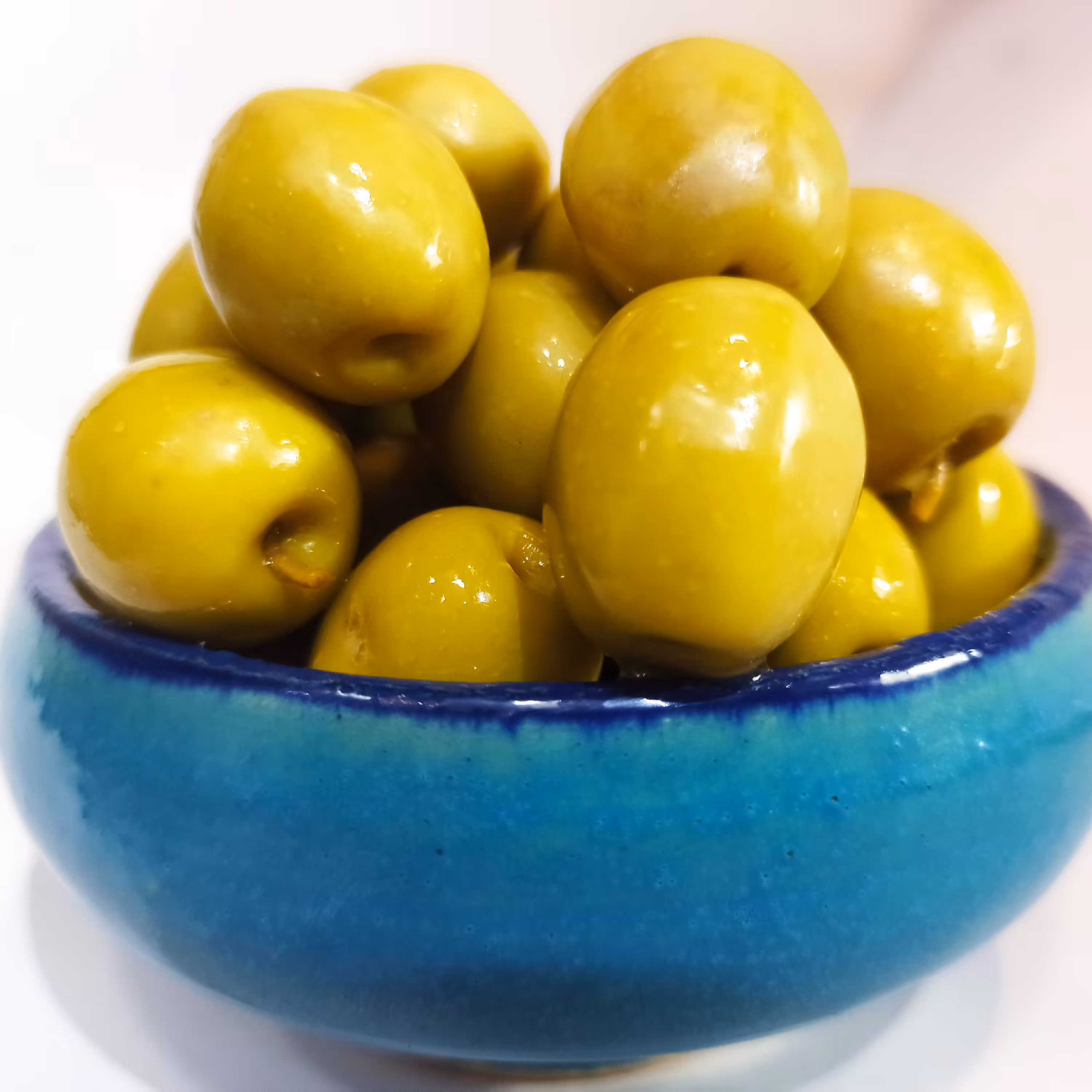 زیتون کنسروی یا نشکسته