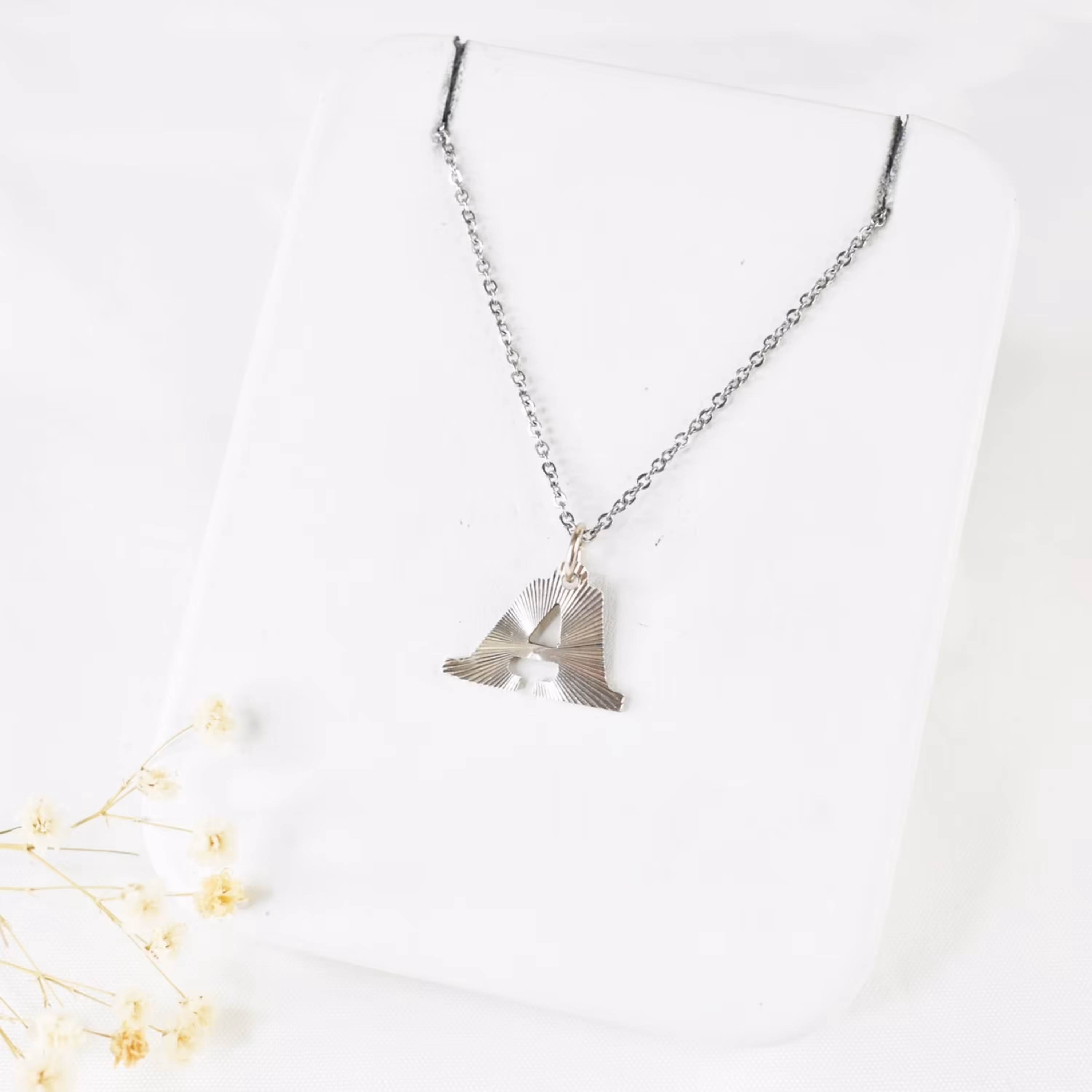 گردنبندحروفA نقره روکش طلا  رنگ ثابت عیار925 کد6879