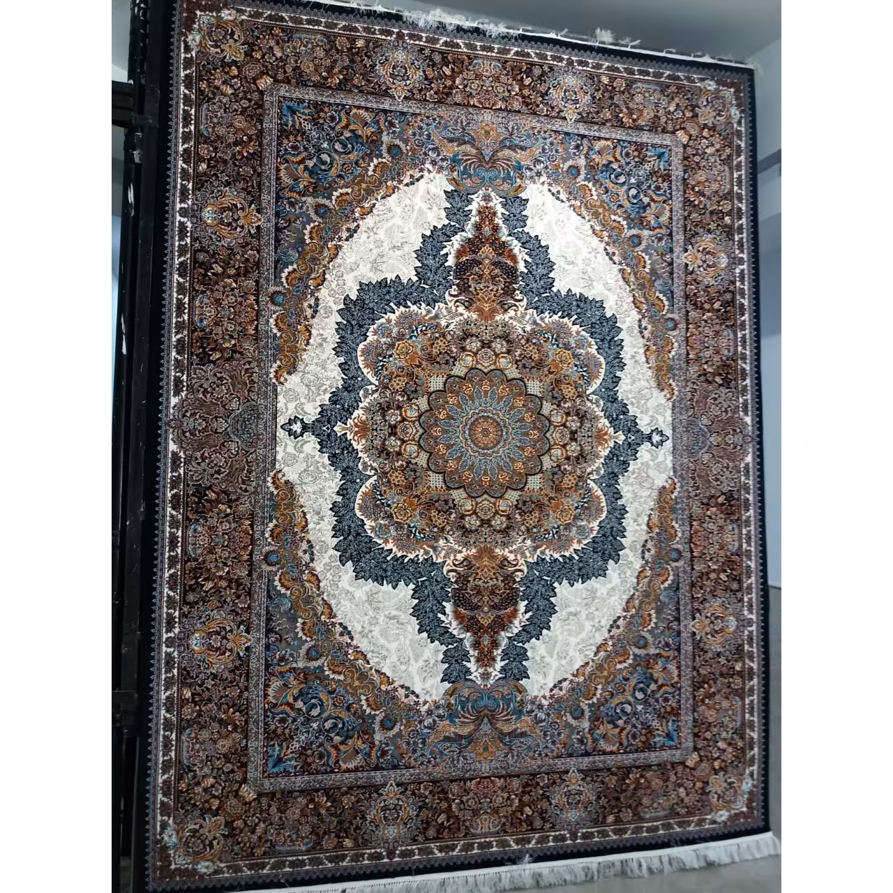 فرش طرح هیراد 700 شانه 9 متری