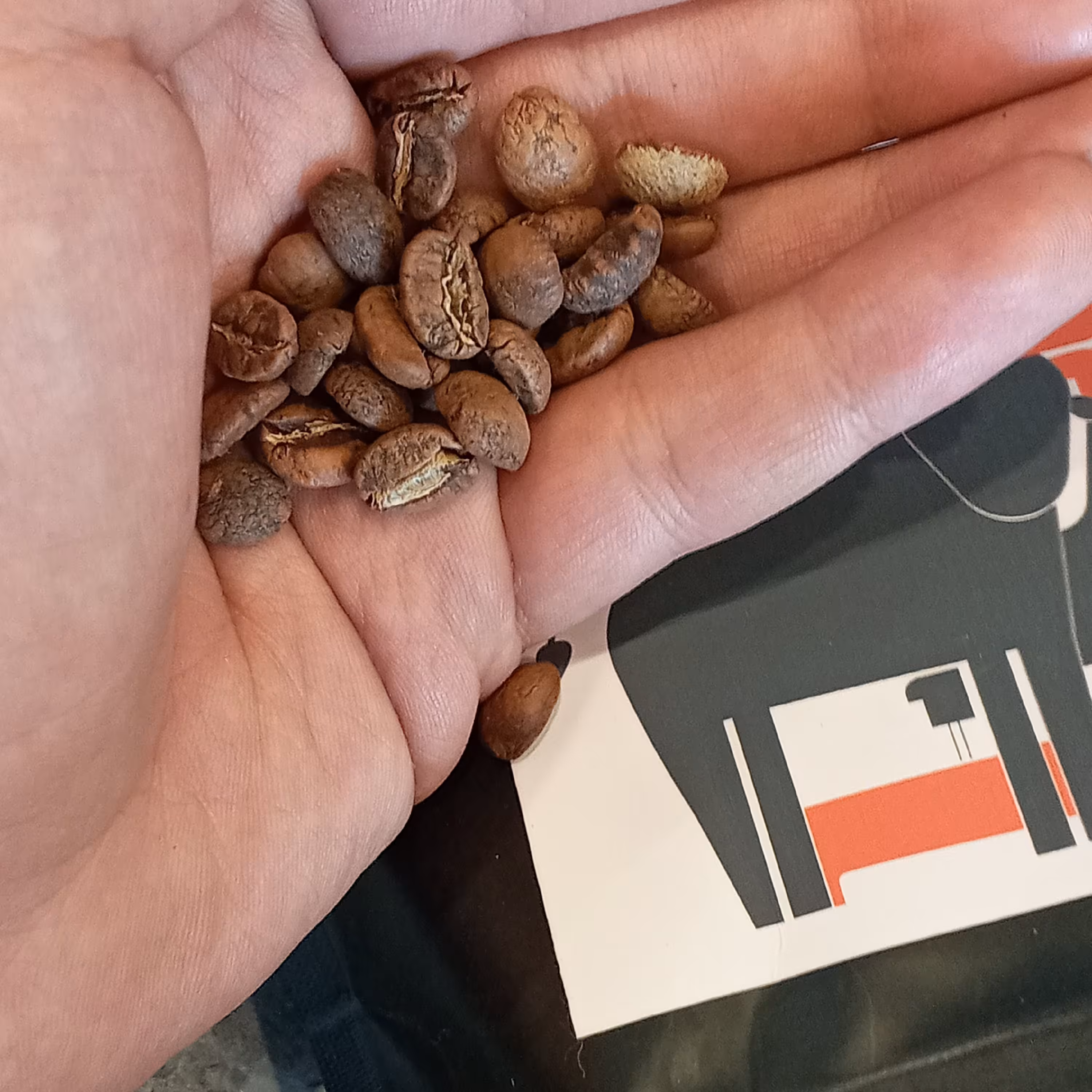 قهوه بلند مخلوط 70 ربوستا 30 عربیکا (خوش طمعوتلخ و کرم عالی همراه با رایحه عالی)