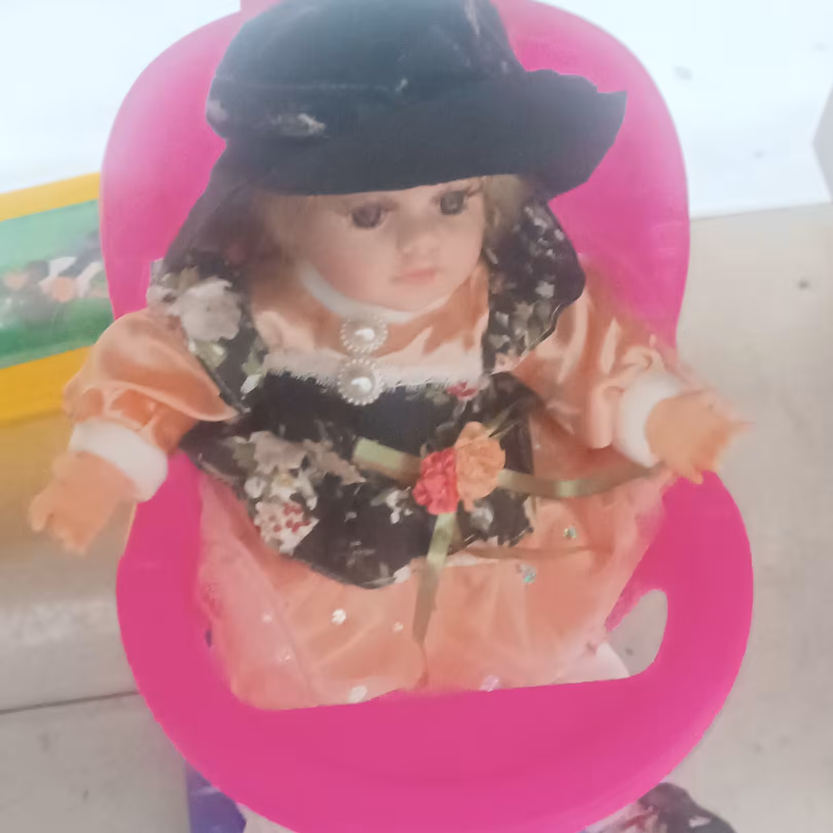 کالسکه وعروسک اسباب بازی