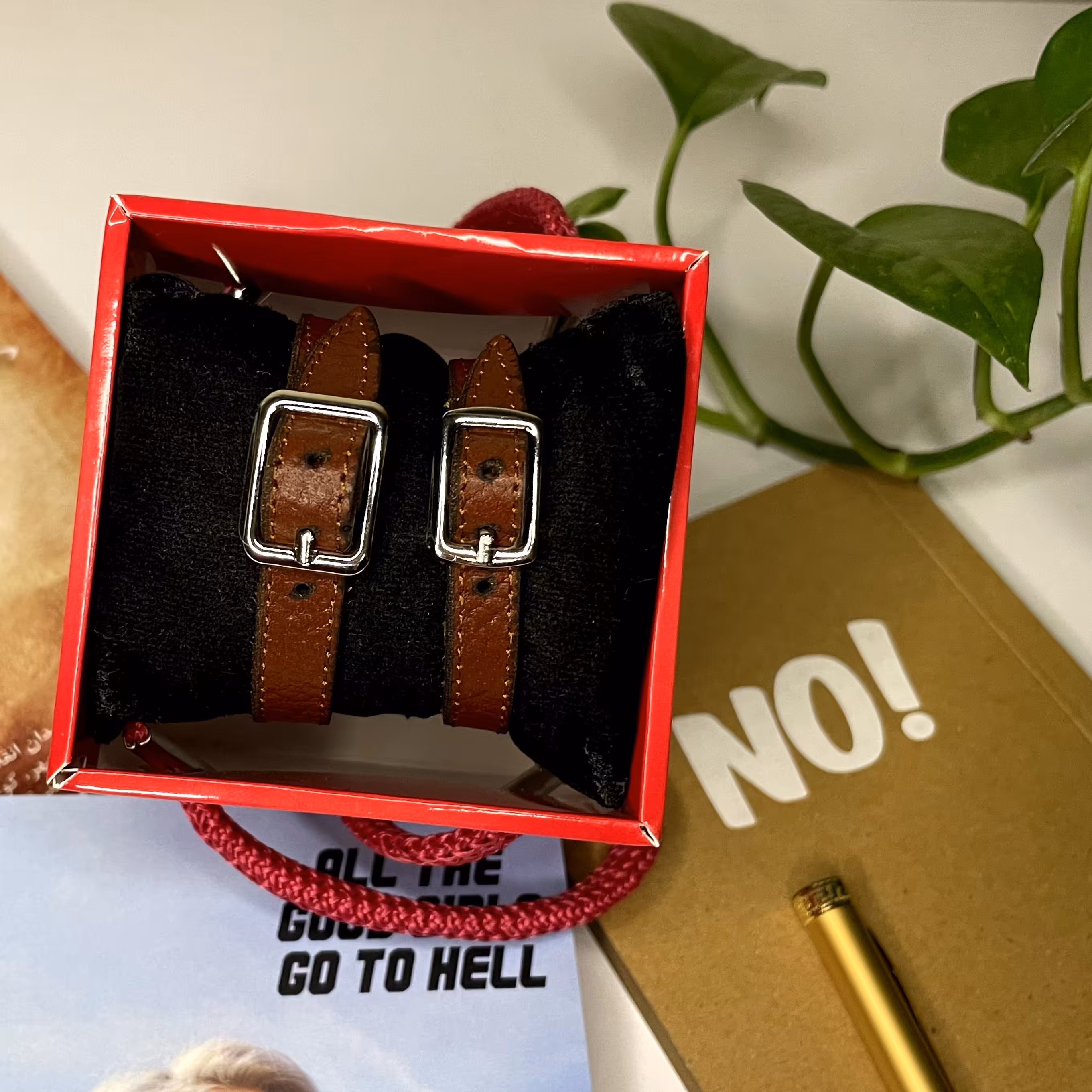 ست دستبند چرمی عـیّـار کد 03 زنانه و مردانه مناسب هدیه 