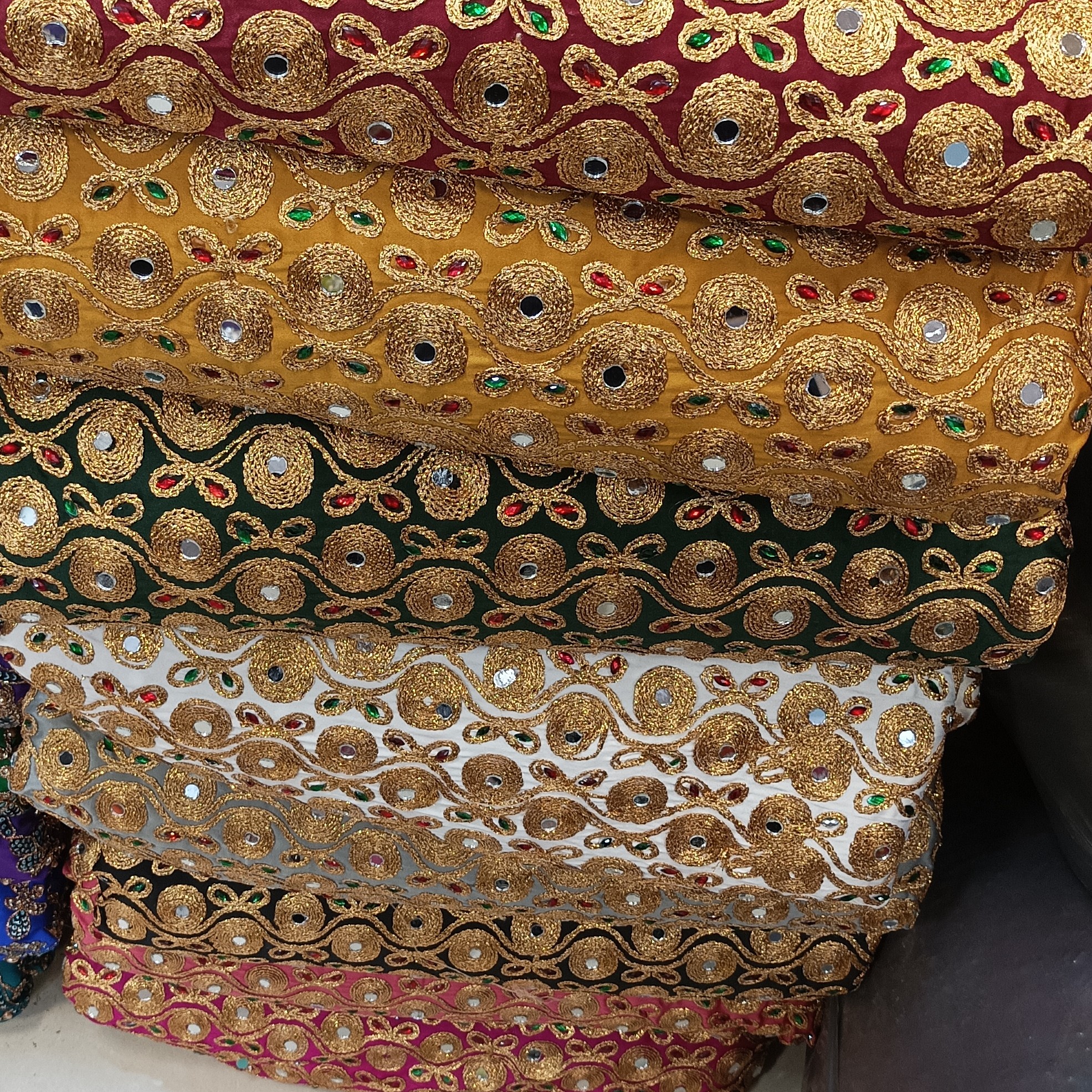 ساتن سوزن دوزی پارچه حیات