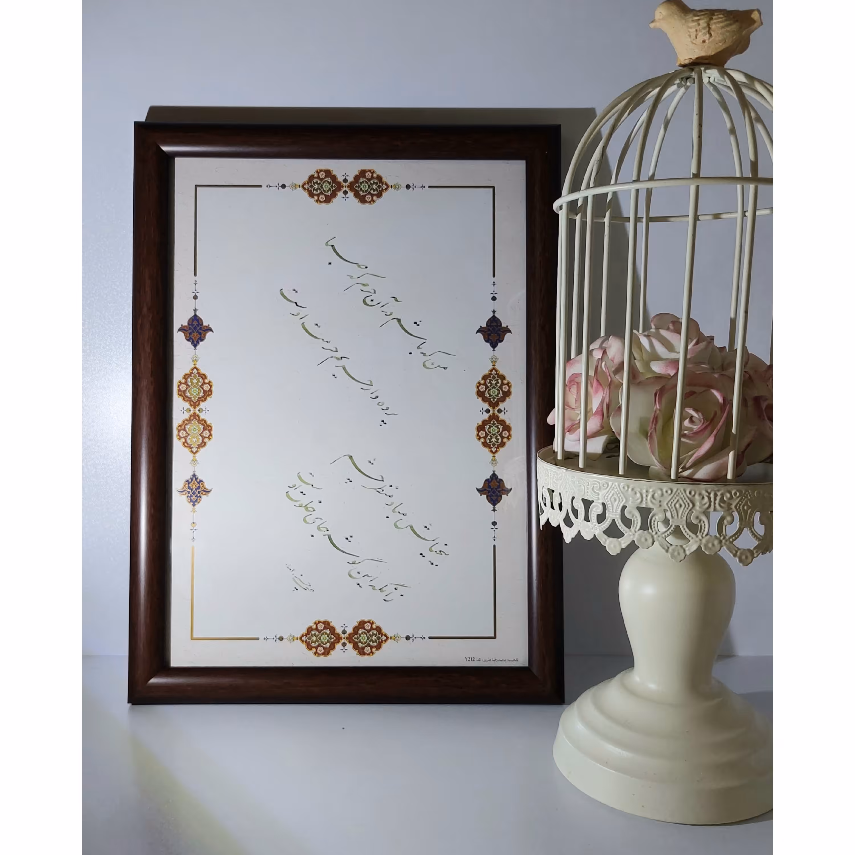 چلیپانویسی
شاعر حافظ شیرازی
 من که باشم در آن حرم که صبا
       پرده دار حریم حرمت اوست
       بیخیالش مباد منظر چشم