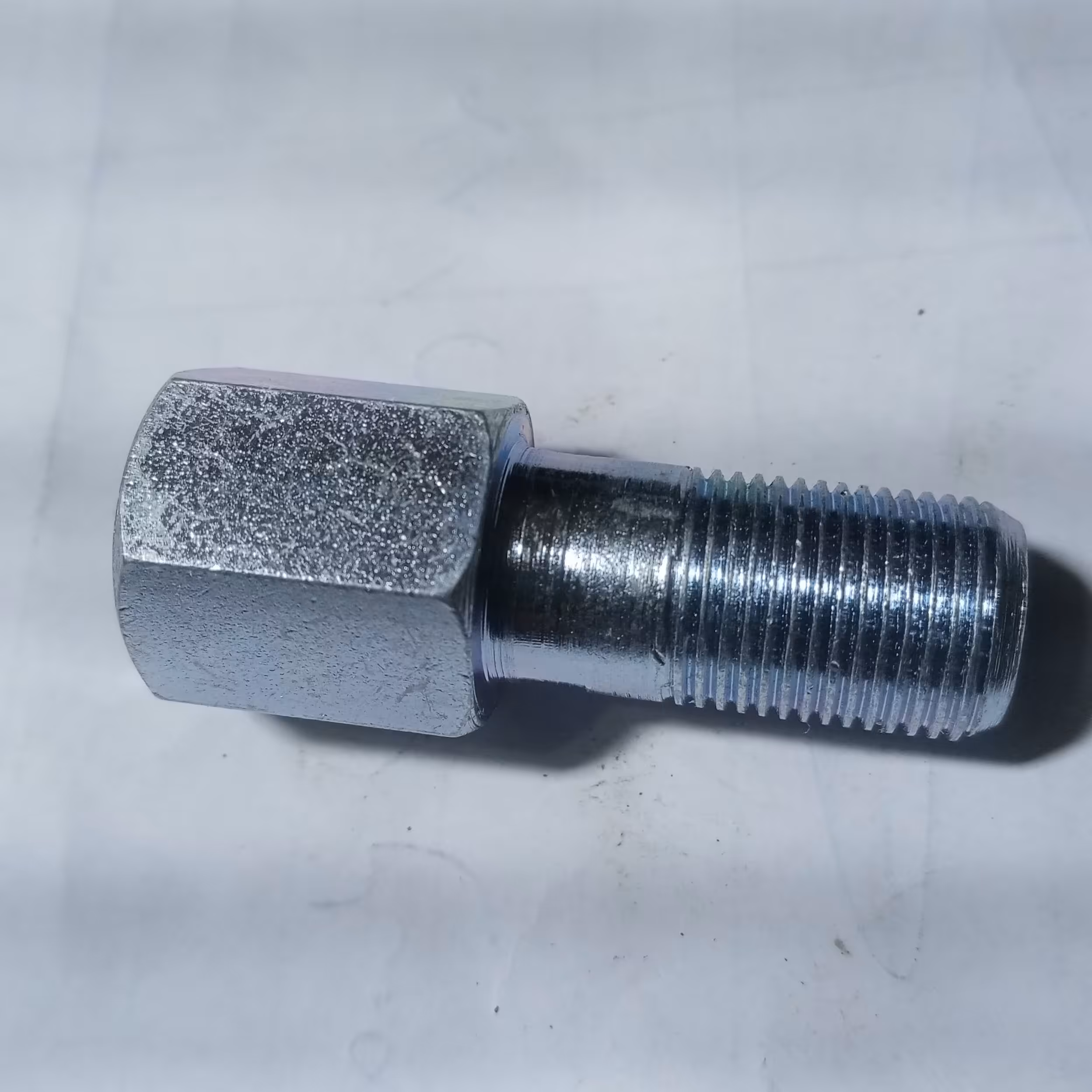 واسطه لوله cngبه شیرمخزن  مخصوص شیزمخزنهایی که دایس انها هرزشده یا لوله کمی کوتاه باشد وسله ای بسیار کاربردی