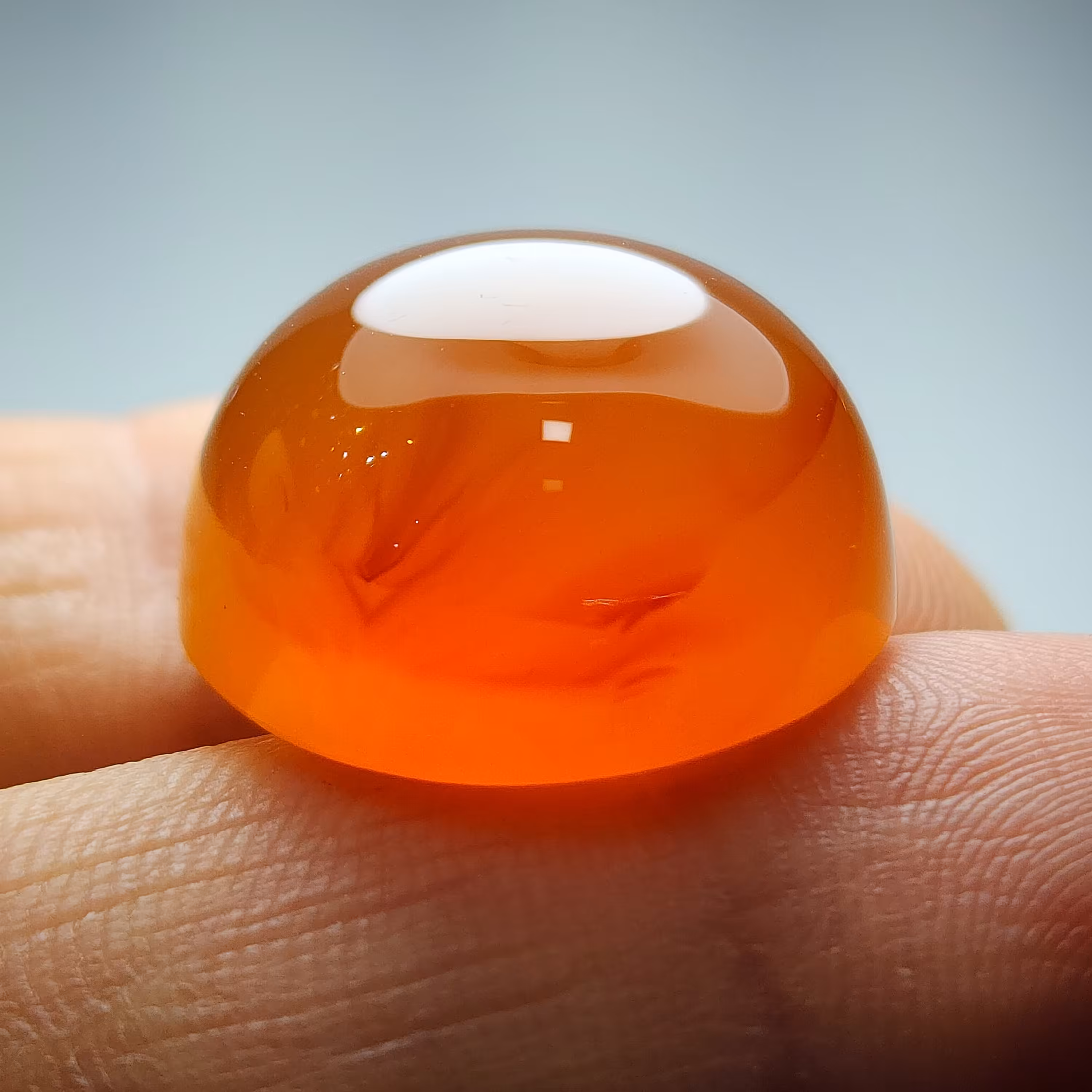 نگین عقیق اصل یمنی رگه زعفرانی فاخر