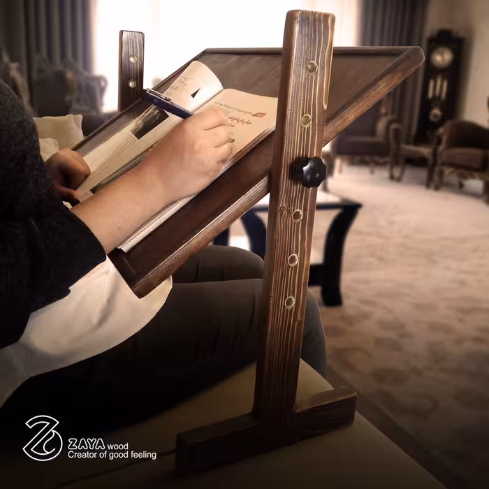 میز مطالعه پرتابل ساخته شده از چوب کاج روسی در ابعاد 60 در 40