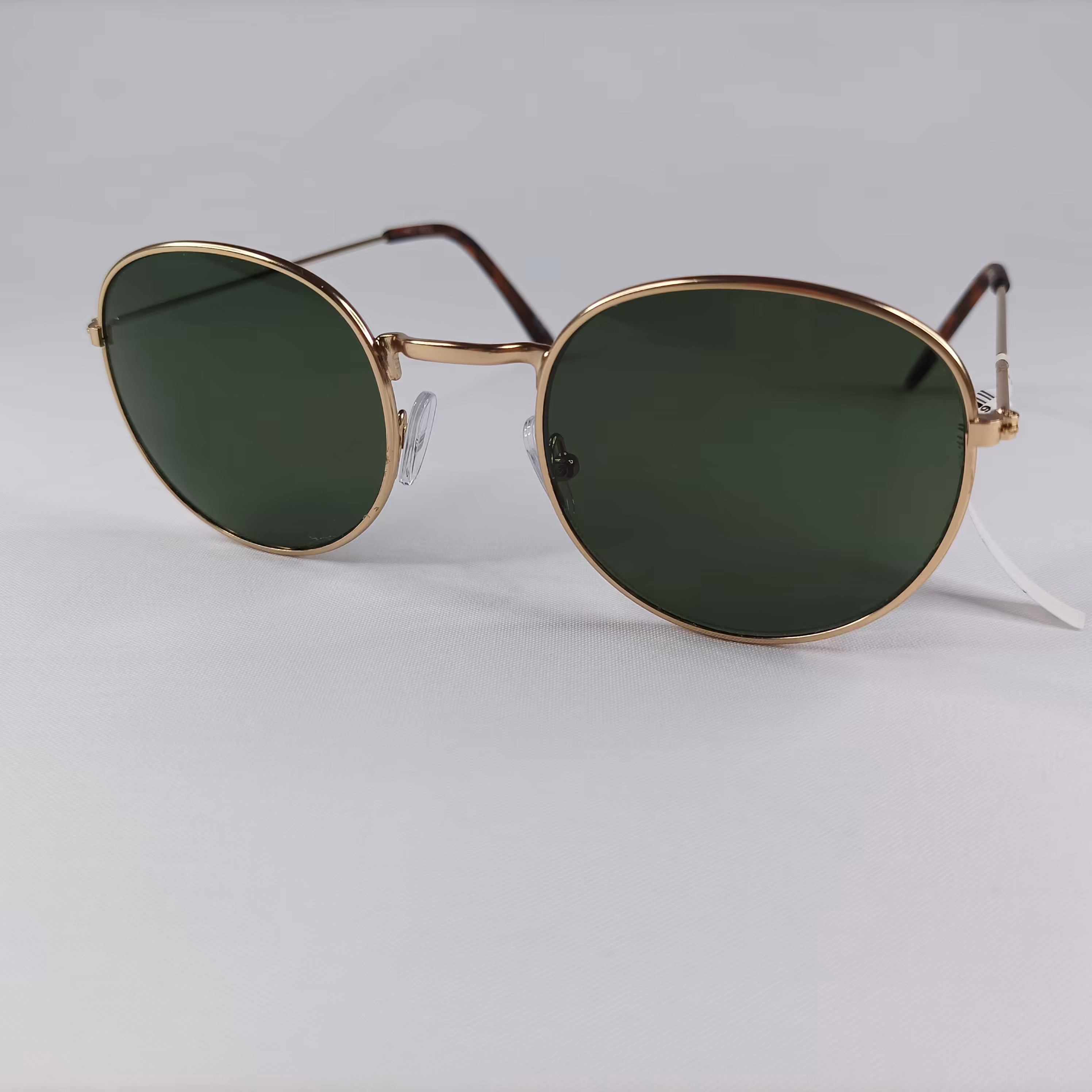 عینک آفتابی مردانه و زنانه گرد کد 158 محصول شرکت beeline group آلمان UV400 برند SUN OZON بهمراه شناسنامه و دستمال نانو 