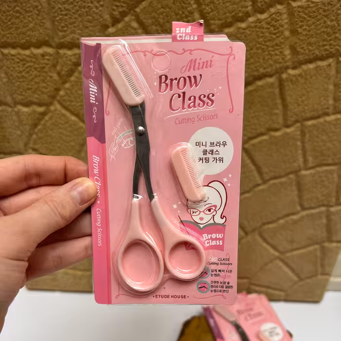 قیچی ابرو شانه دار با یک عدد شانه زاپاس بسیار تیز و خوش دست