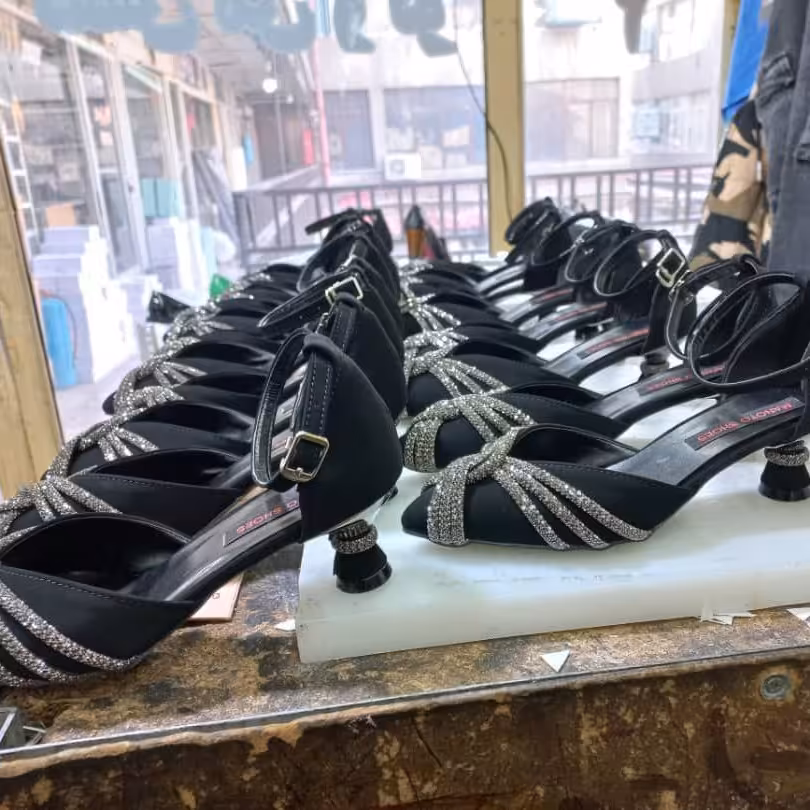 کفش مجلسی نگین داره پاشنه 3 سانت 