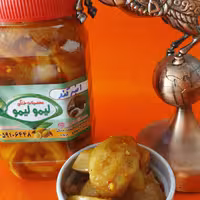 ترشی انبه خلالی فلفلی تهیه شده از بهترین نوع انبه باغات میناب با طعمی عالی وبه یادماندنی