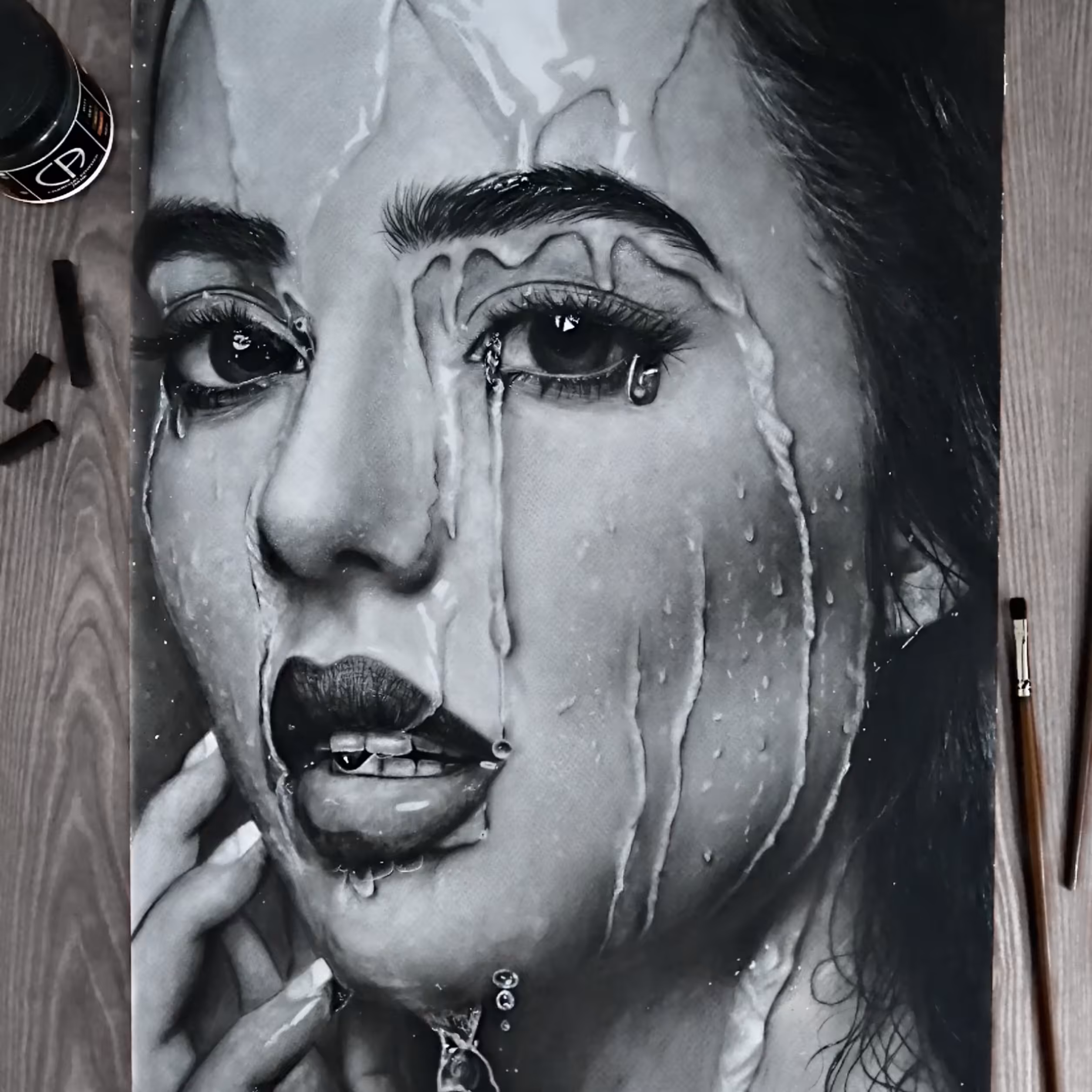 نقاشی سیاه قلم چهره هایپررئال