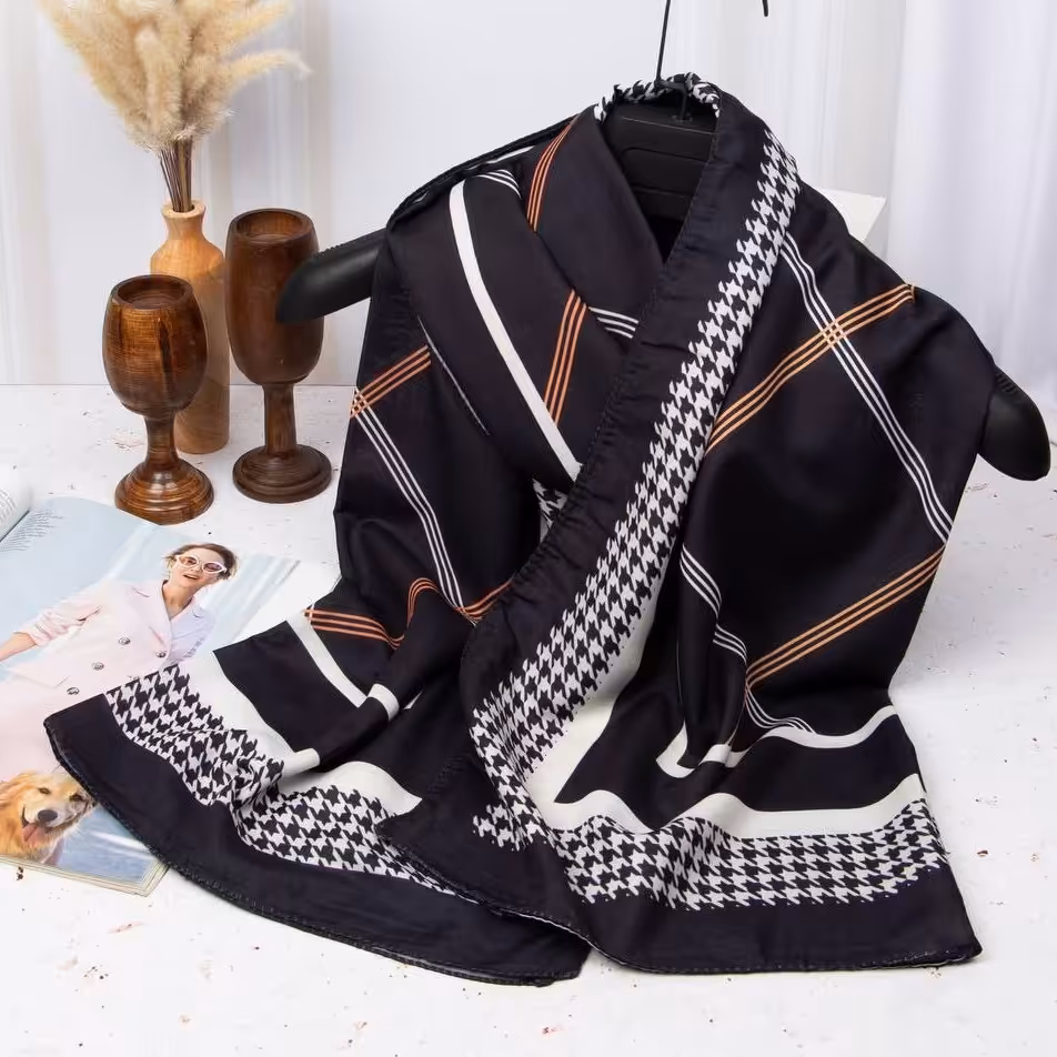 شال مشکی نخی طرحدار  در 6 طرح مختلف 