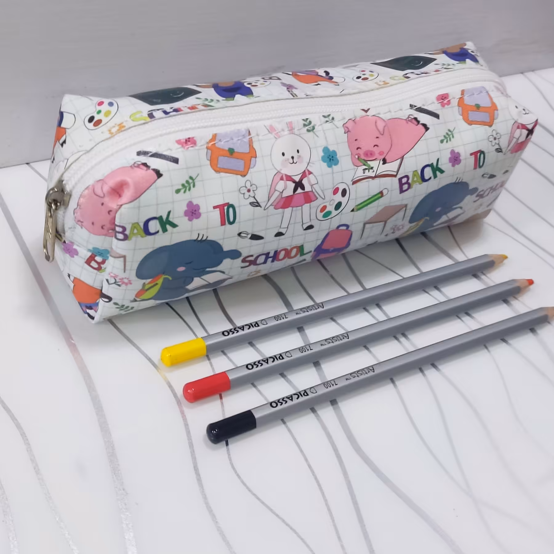 جامدادی  طرح حیوانات در حال کارهای مدرسه