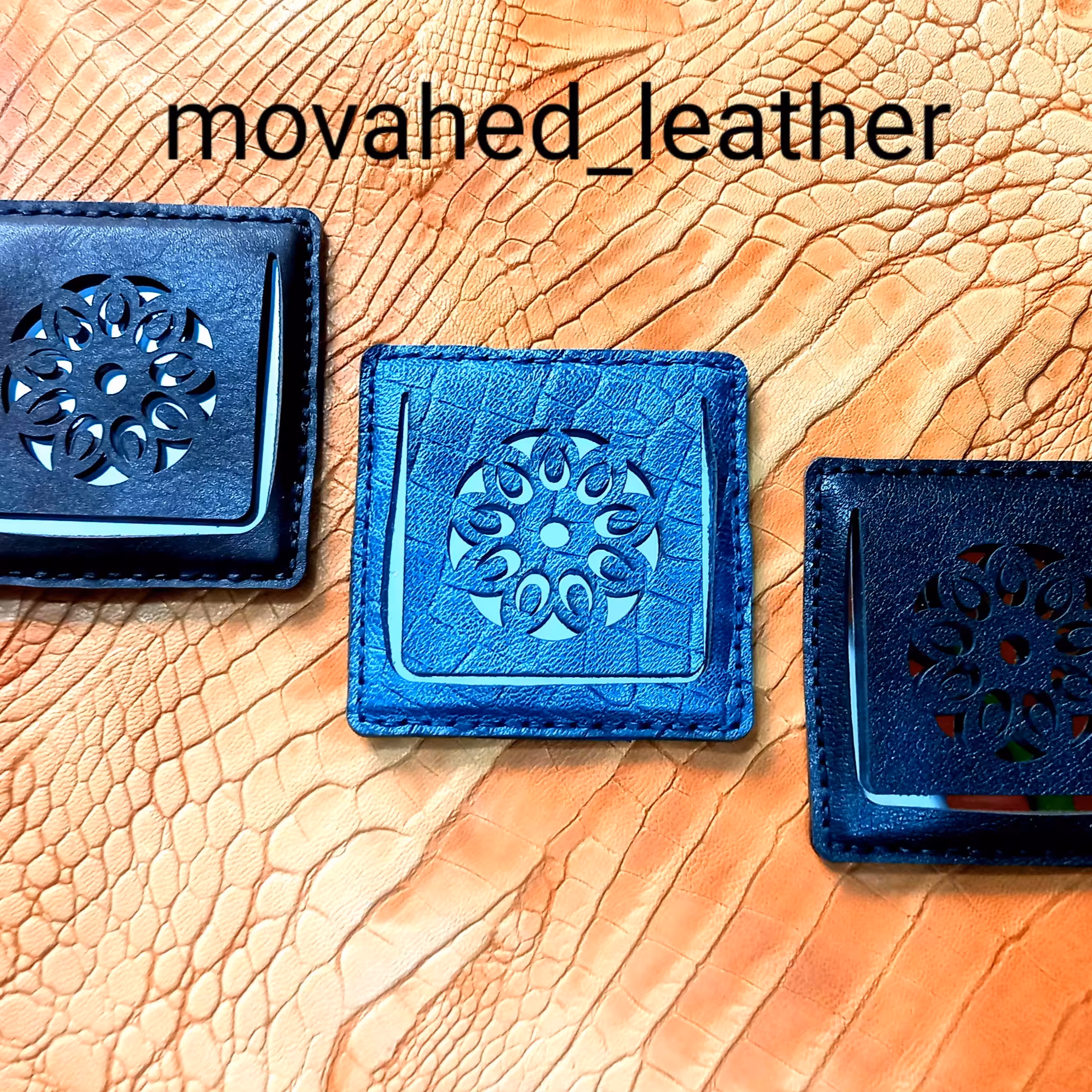 آینه چرمی مربعی