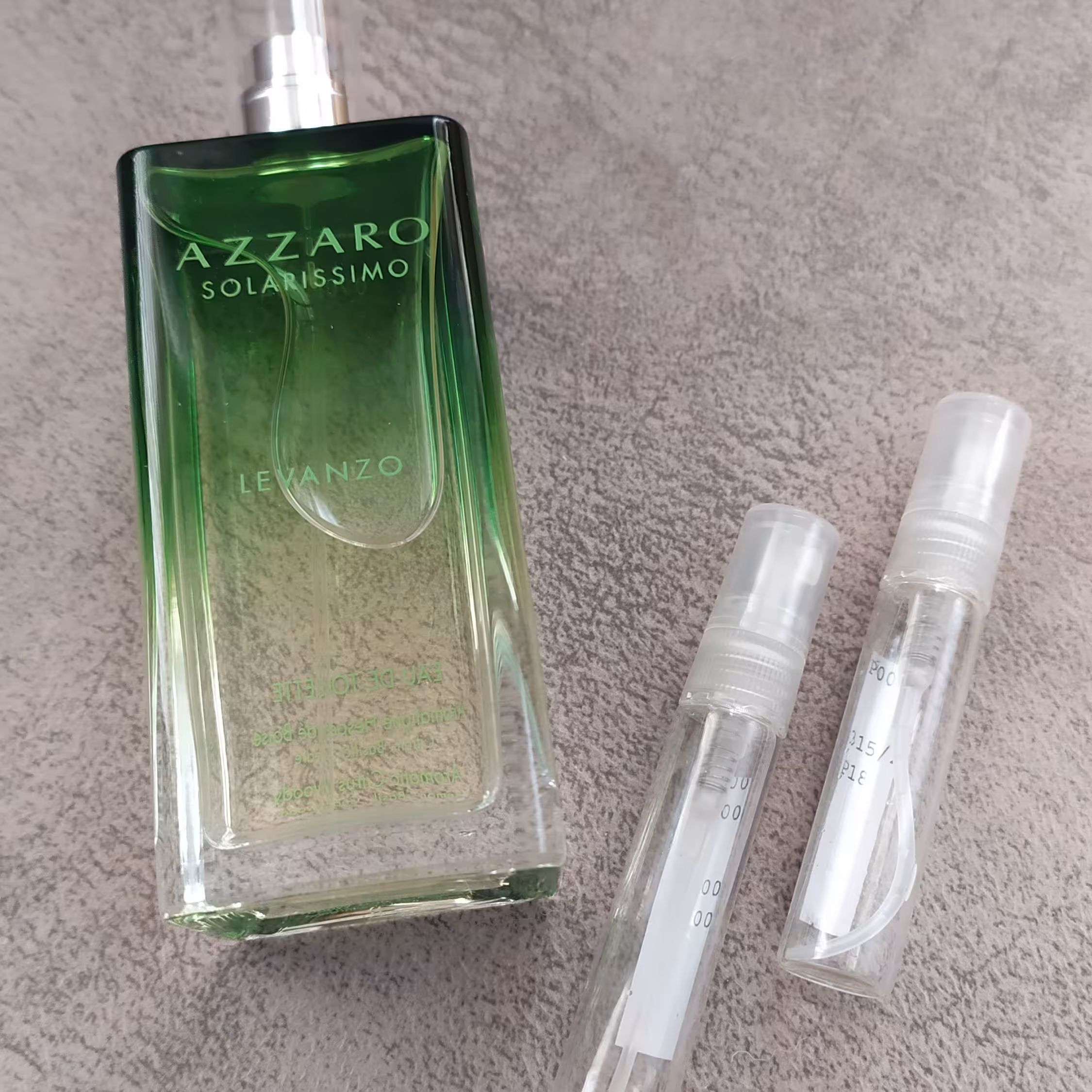 دکانت 10 میل از  ادکلن  اورجینال  آزارو سولاریسیمو لونزا (مردانه) ، بسیار خوشبو و خوش پسند و خنک