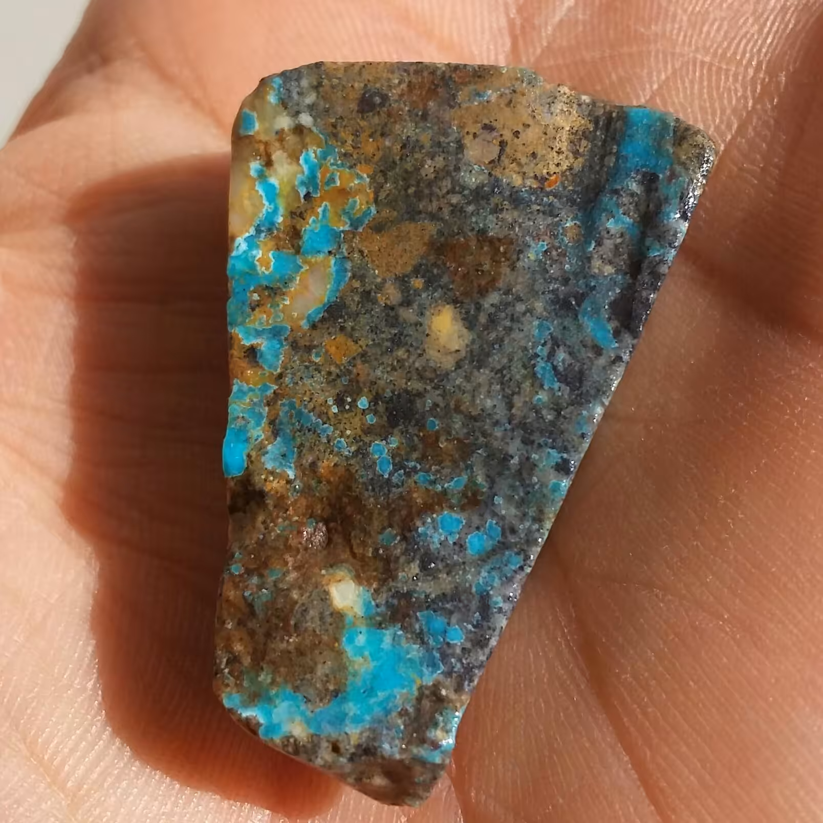 اسلایس سنگ راف فیروزه آبی تیزبر شده اصل نیشابور 100 در 100 طبیعی شاهکار خلقت
مناسب جهت دکوراسیون و ساخت نگین