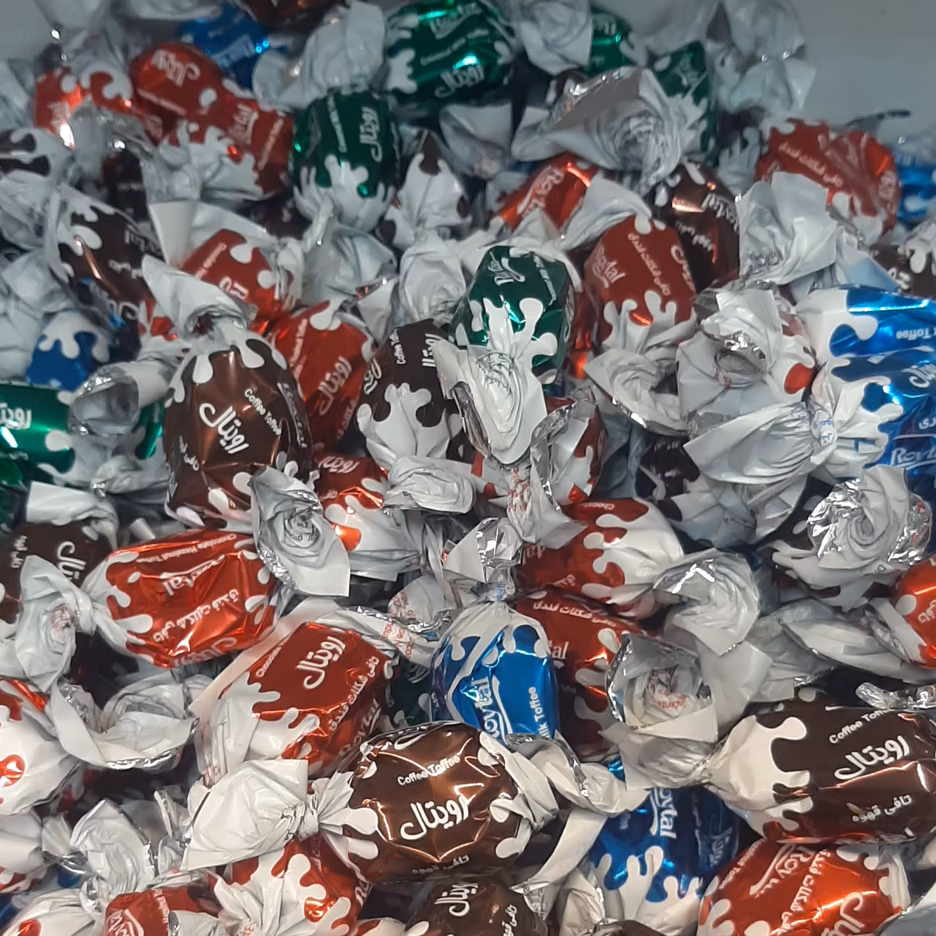 شکلات رویتال مخلوط تازه کیفیت تضمینی آجیل و خشکبار بادامک 