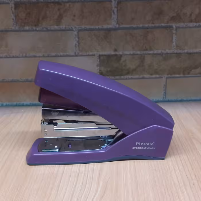 منگنه پیرسز آسان زن کوچک مارک پییرسز 