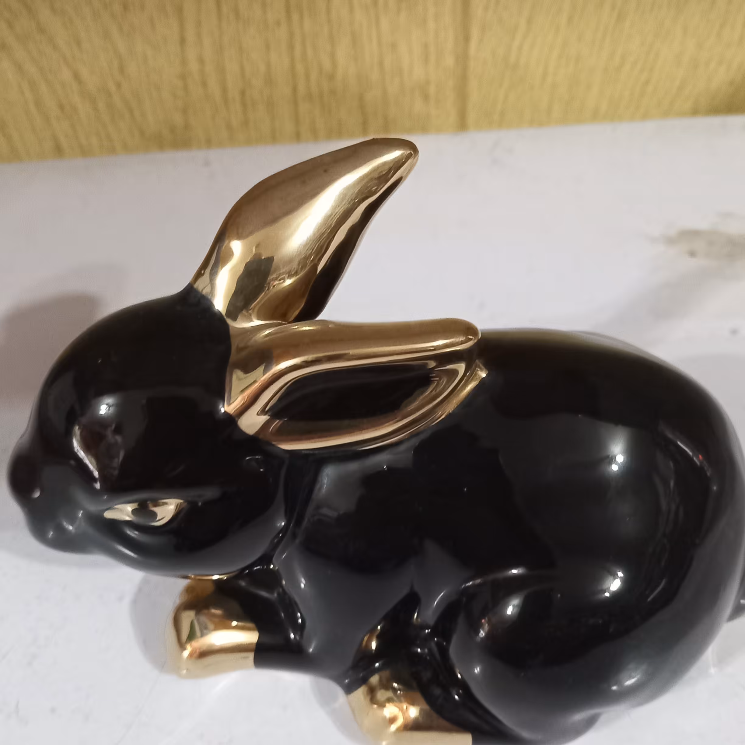 مجسمه خرگوش مشکی طلایی چینی خارجی جهت دکورمنزل شمادرپذیرایی