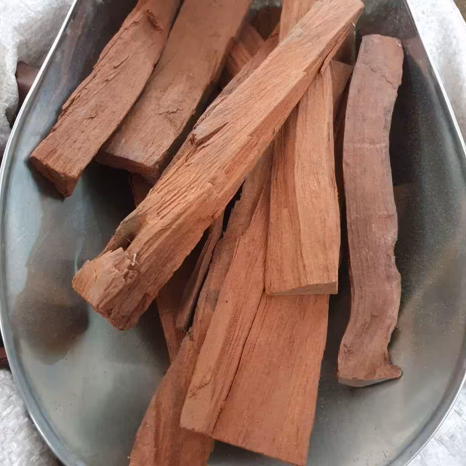 چوب صندل قرمز اصل  اعلاء و باکیفیت  250گرم 