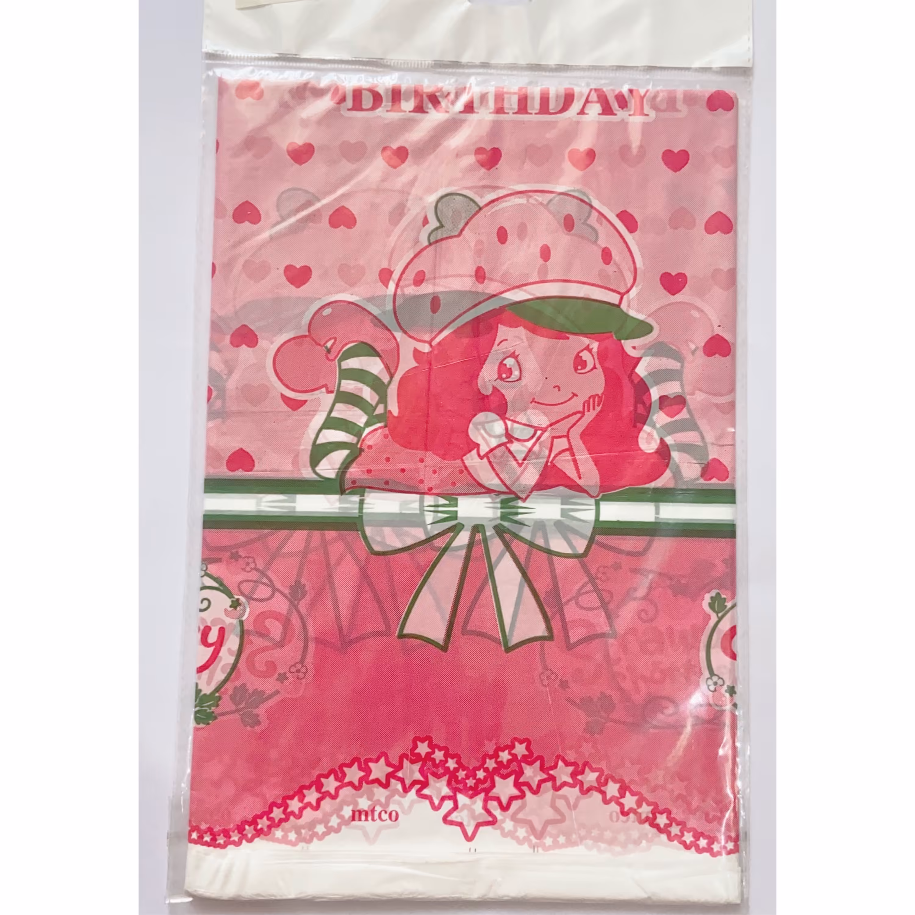 سفره تم دختر توت فرنگی