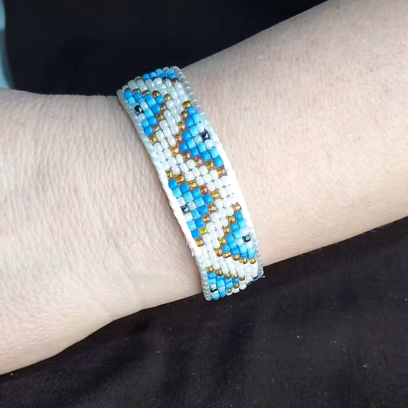 دستبند منجوق مثلث آبی | amazonchi