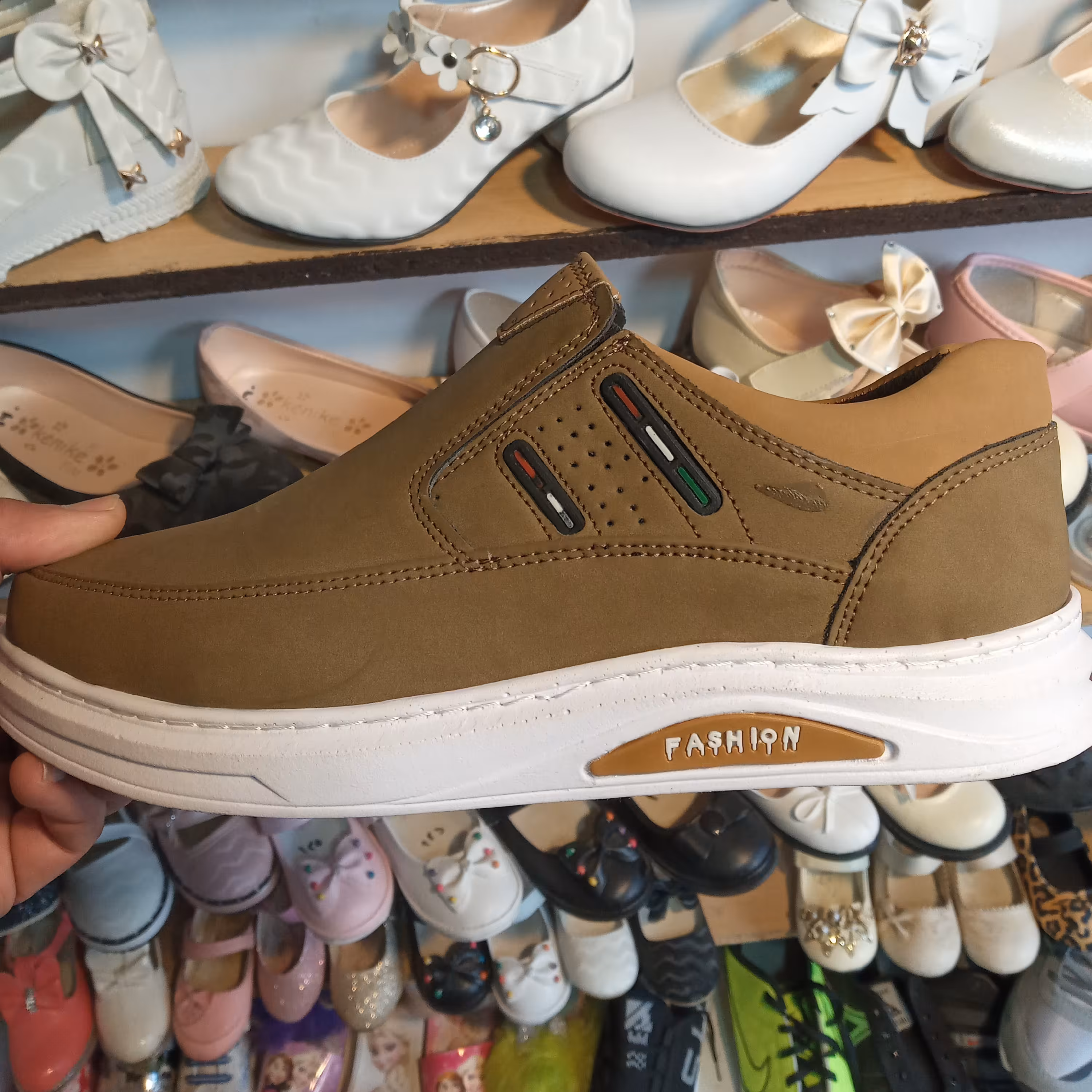 کفش مردونه سبک وراحت دور دوخت 