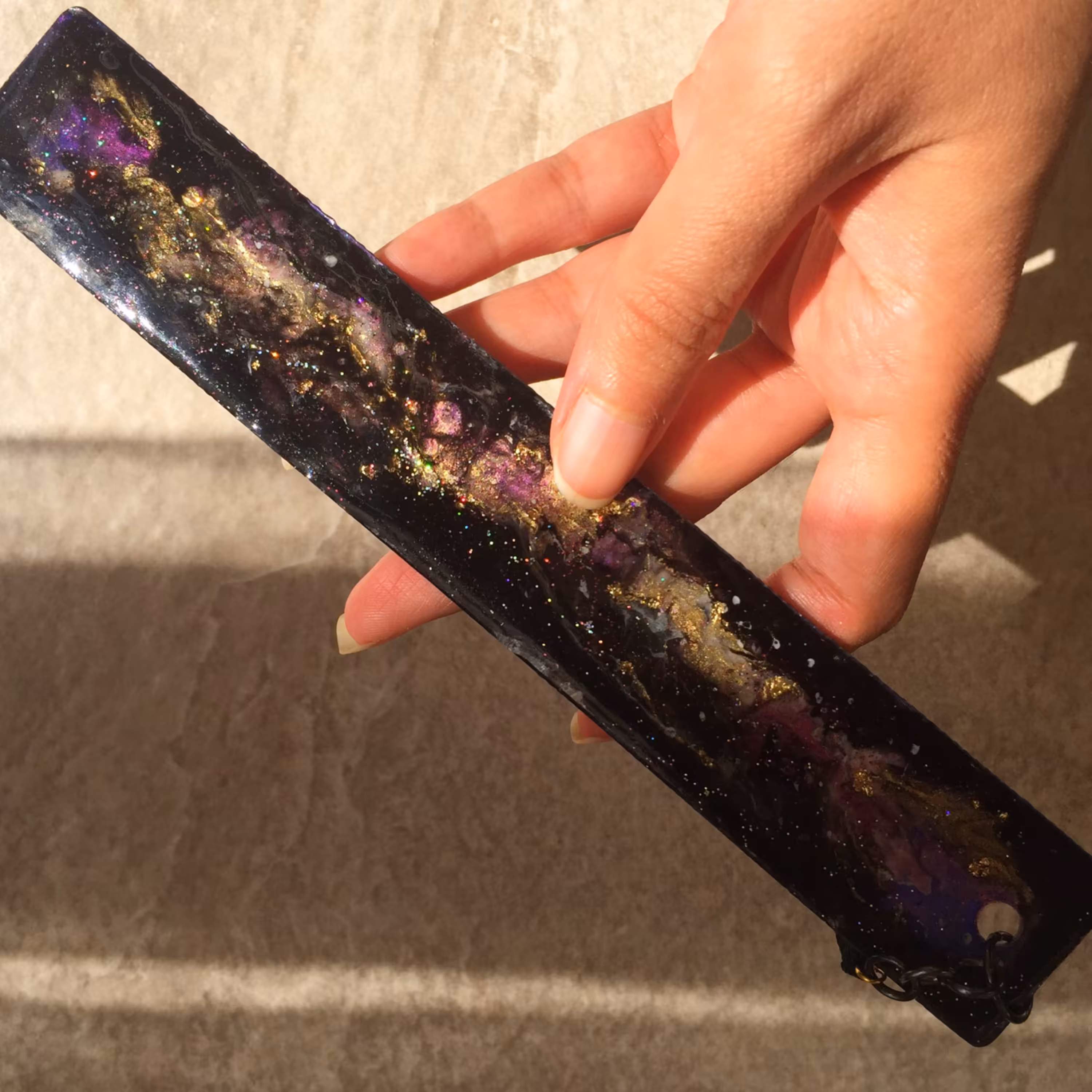 بوکمارک رزینی کامل دستساز طرح کهکشان درخشان و زیبا ابعاد سه در بیست سانتیمتر