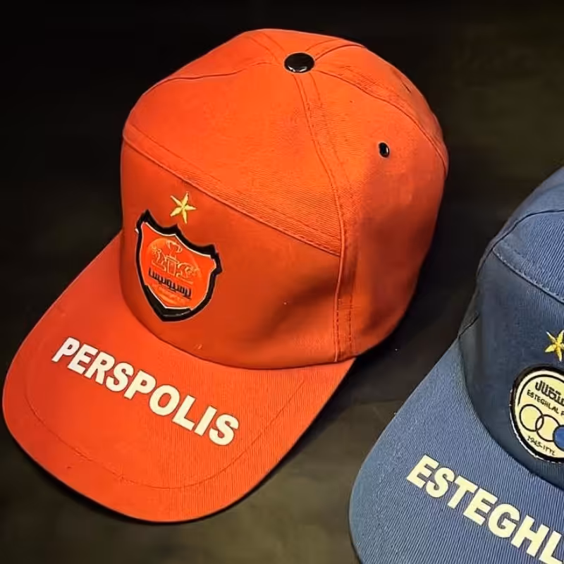 کلاه طرفداری پرسپولیس،با کیفیت بالا و چاپ درجه 1.با قابلیت تنظیم سایز(چسبی پشت کلاه)