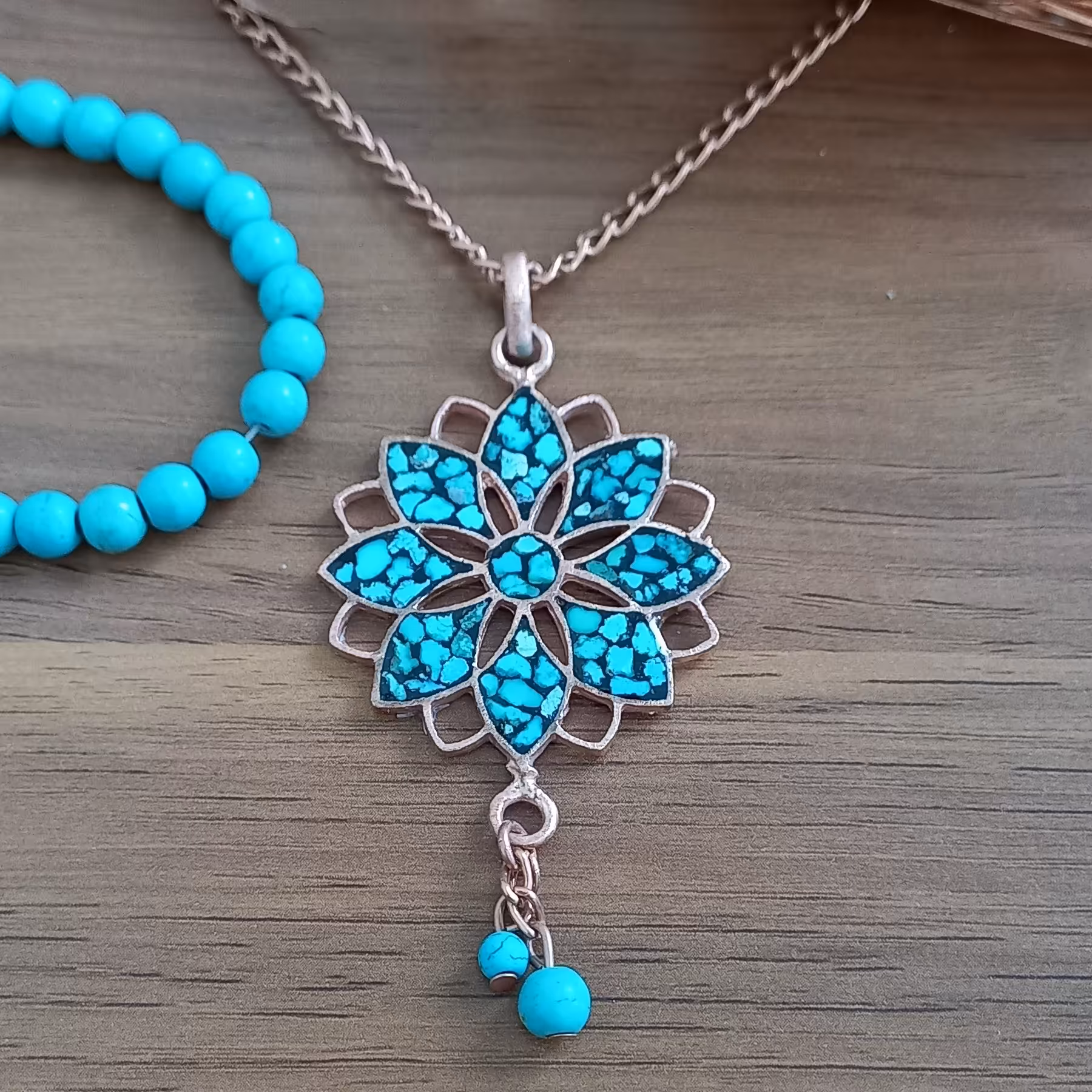 گردنبند فیروزه کوبی مسی طرح نیلوفر 