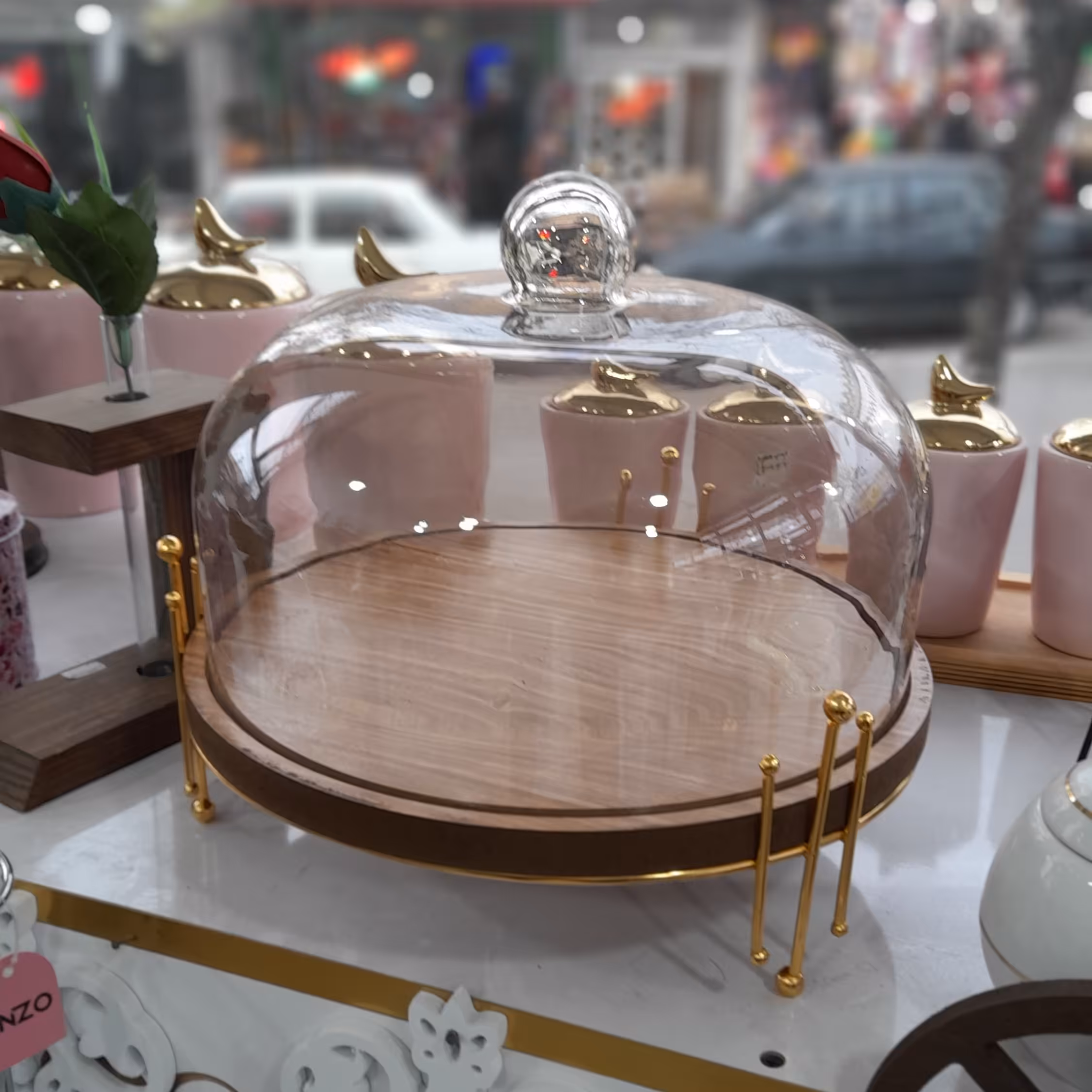 کاپ کیک پایه دار ساچمه ای سایز بزرگ مناسب برای 6 تا 8 نفر قطر 30 ارتفاع 26 سانت.پس کرایه میباشد و هزینه به عهده مشتریست