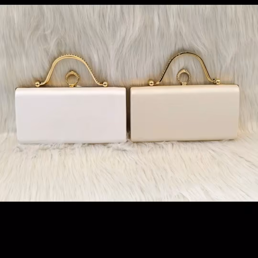 کیف مجلسی سفید و کرم شاین صدفی.. سایز 13در23... گوشی جا میشه
