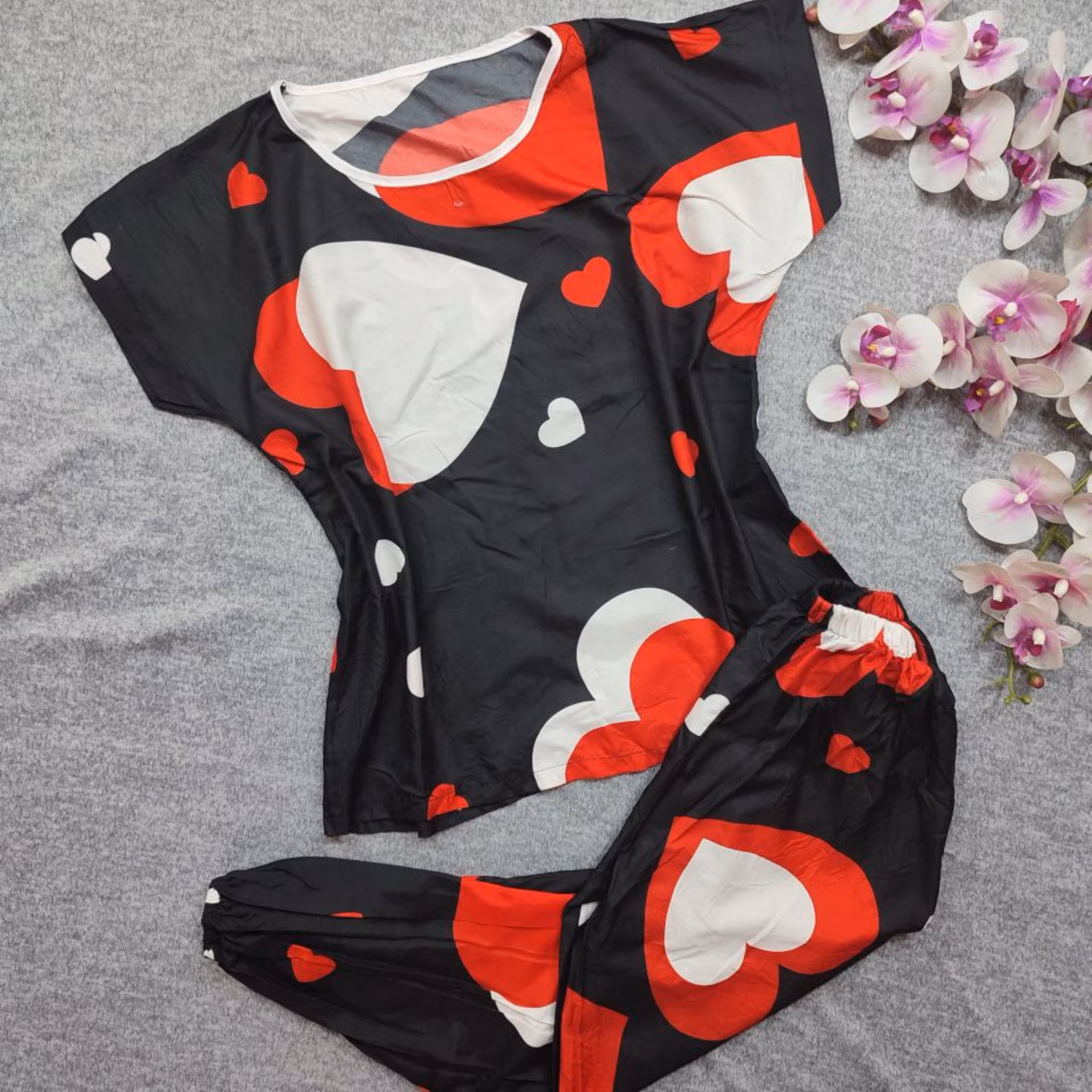 ست تیشرت شلوار فوق العاده زیبا با طرح ها و رنگ های بـی نظیر