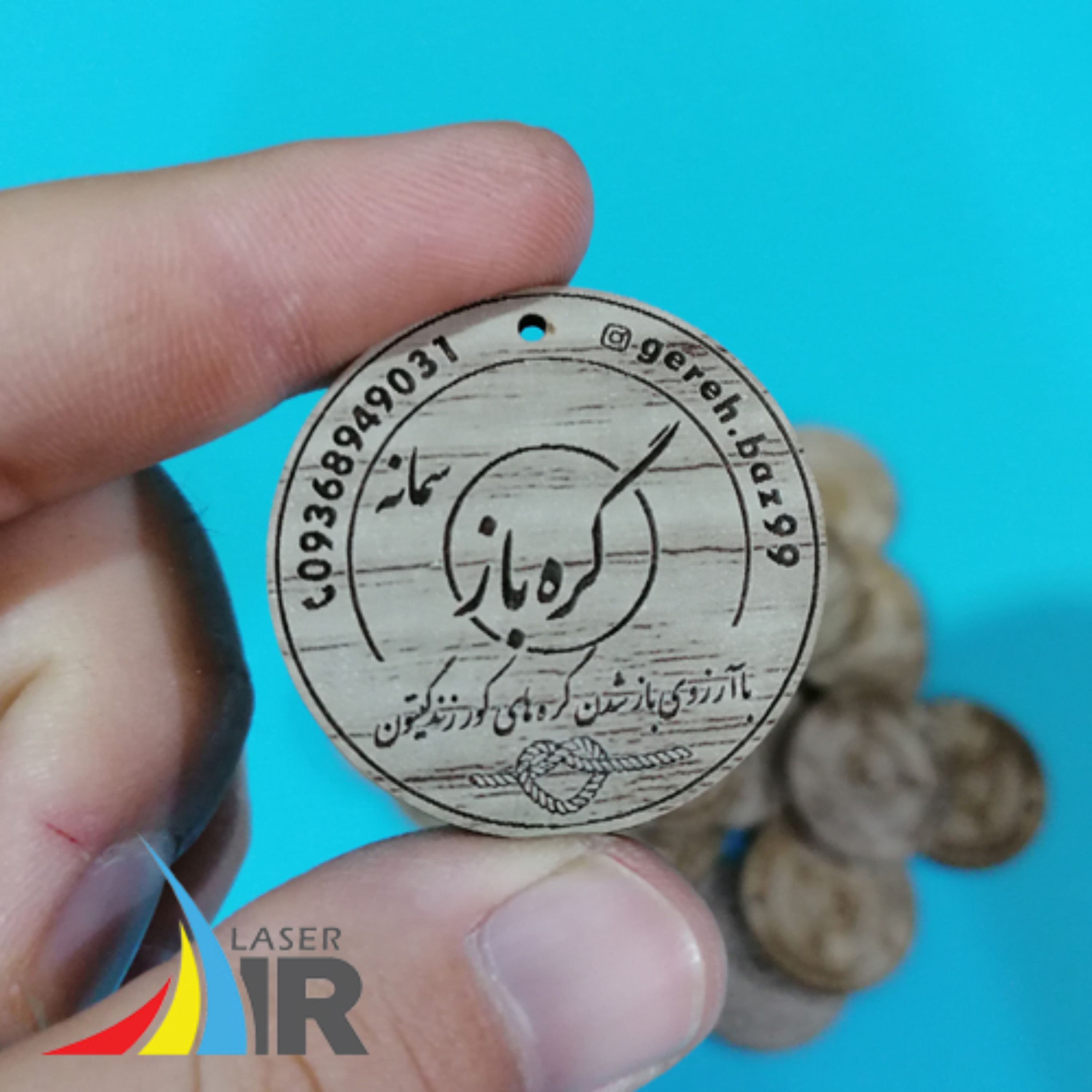 تگ تبلیغاتی دایره 100 عددی (متن و لوگوی شما) MLTag001