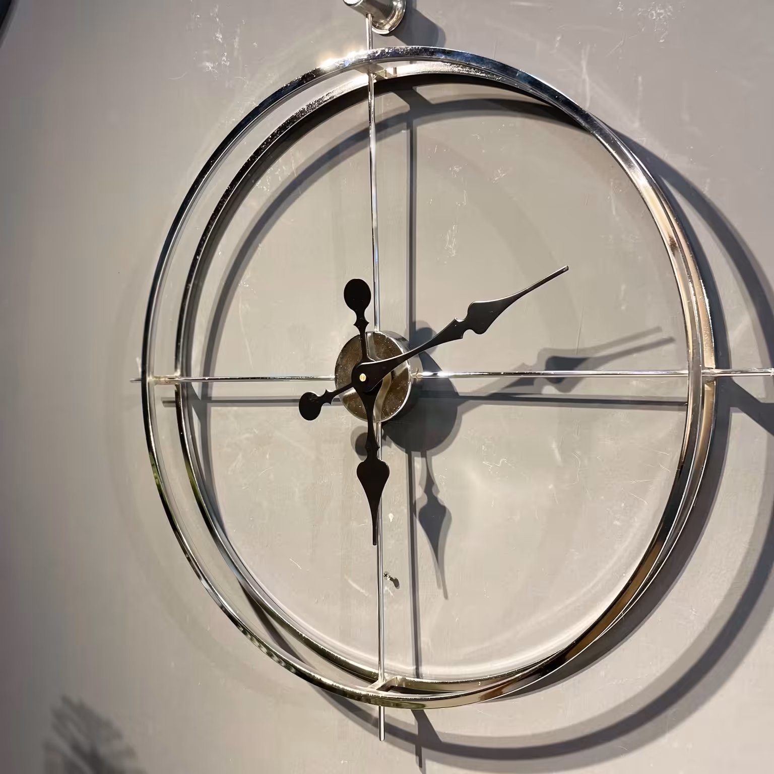 ساعت دیواری فلزی  24 ماه گارانتی تثبیت رنگ و موتور