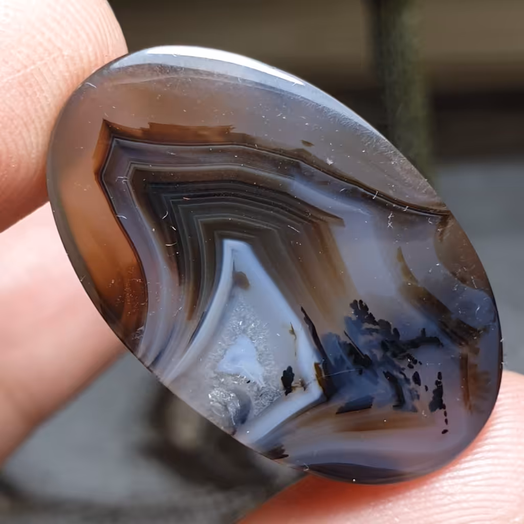  نگین درشت فوق العاده زیبای سنگ صد درصد طبیعی عقیق شجری خراسانی اصل قائن
کد 25614