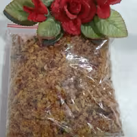 پیاز سرخ شده ریز . سرخ شده با روغن مایع مخصوص سرخ کردنی در بسته های نیم کیلویی 