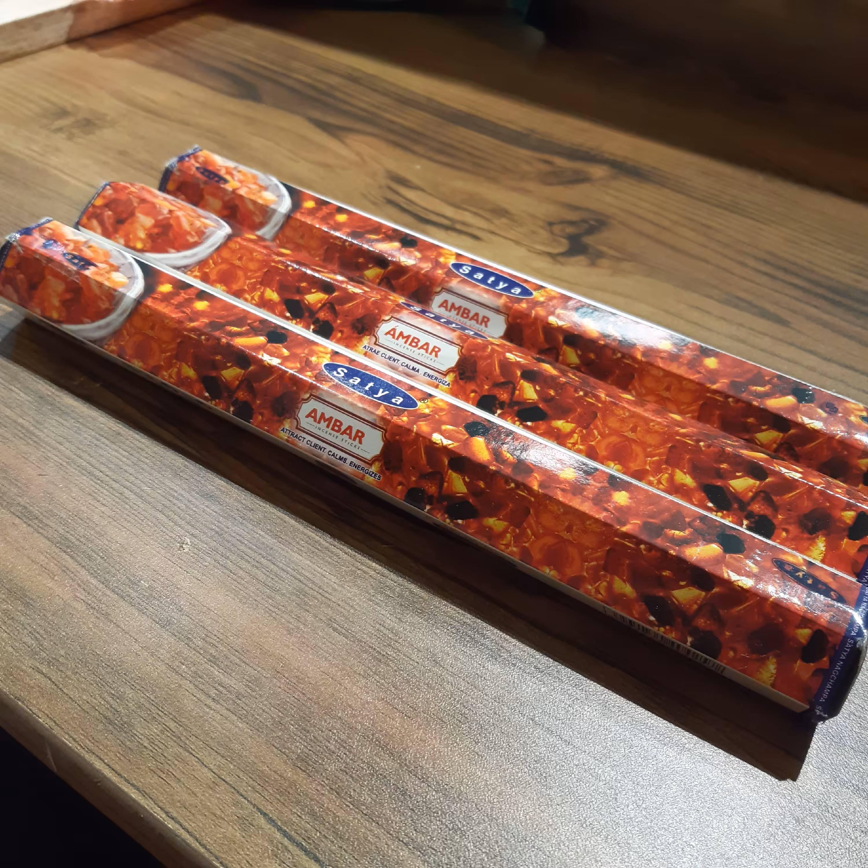 عود عنبر برند ساتیا با تخفیف ویژه در بسته بندی 20 عددی